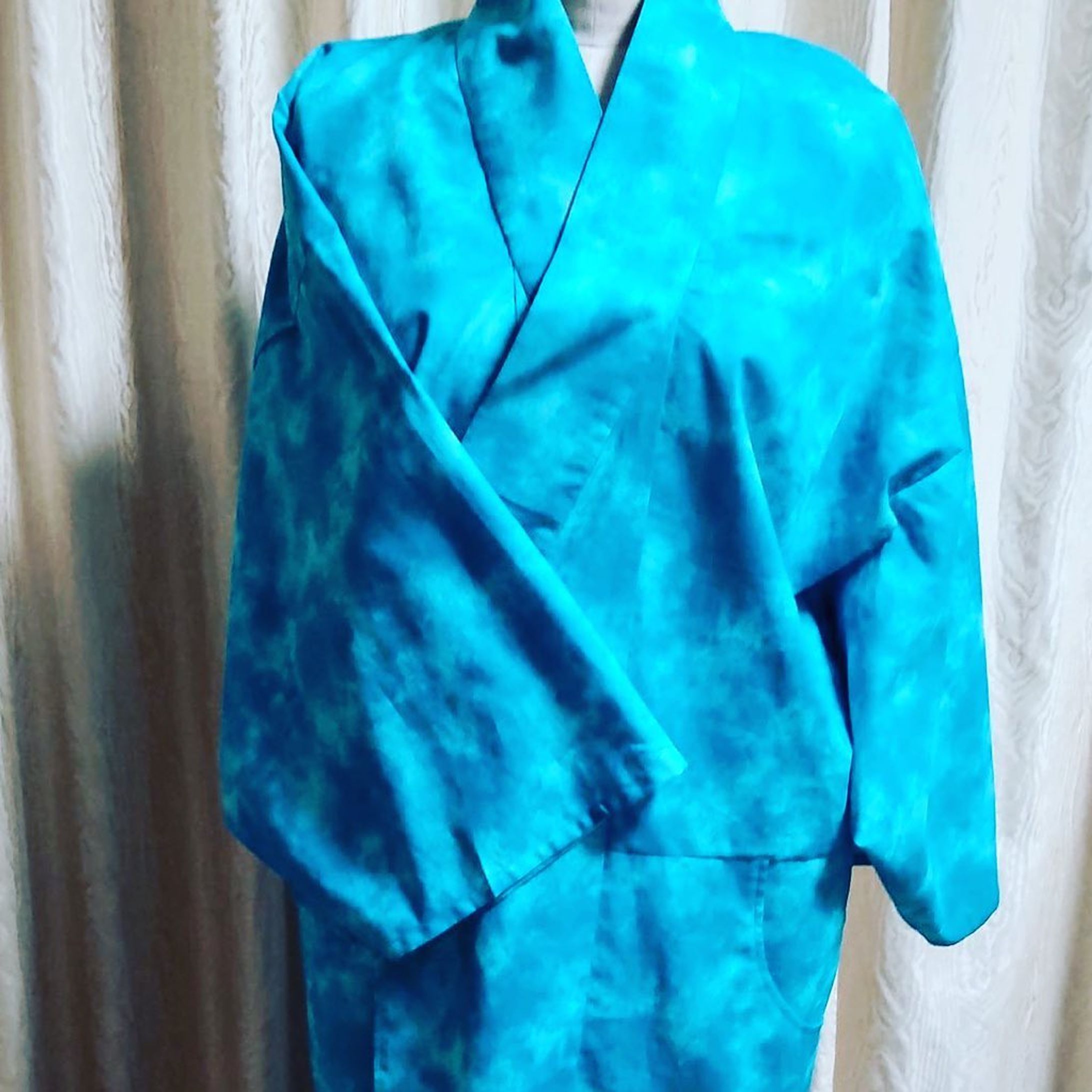 ポケット付き着物👘
Lu-faオリジナルのデザインで仕立ててもらいました！
洗濯機で洗える綿100%
ポケットが付いてる着物
対丈だから着付けの手間が無い
袂をショートにして機能性アップ

今回はマリンブルー🐬

新しい着物体験しませんか？
オーダーご相談ください✨

#kimono 
#original 
#着物
#ポケット付き
#普段着物 
#るーふぁ-1