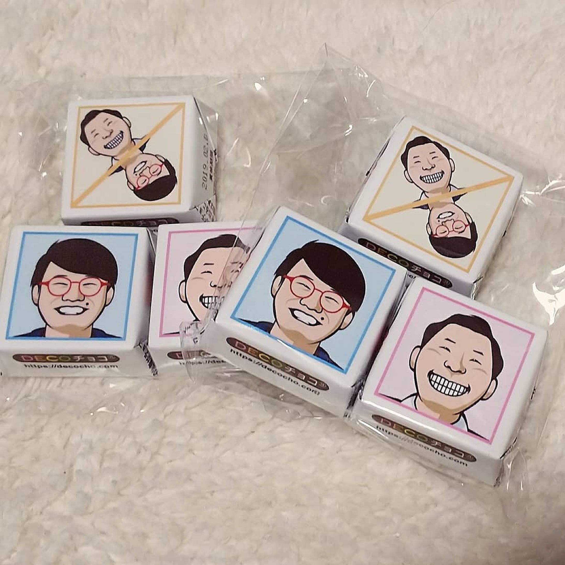 昨日はお笑いコンビ インディアンスの単独ライブを拝観しましたですよ🎶
オードリー友達に勧められて初単独見たら面白すぎてハマった芸人さん！
勢いと元気があって楽しいお二人です☀️
ずっと笑いっぱなしでほっぺたが痛い！ww
インディアンスの似顔絵も描いてるのでチロルチョコにしてご本人と友達にもプレゼントさせていただきました🎵
ファンの皆さんはこんな新参者でも一緒に写真撮ってくれたり優しく接してくださって、本当にありがたき幸せでございます(つД｀)・゜・
次のライブも楽しみ！(о´∀`о)
きむちゃんの髪型が変わったから似顔絵の方もリニューアルしないといかん！
#インディアンス #インディアンス単独 #よしもと #お笑い #ライブ #単独 #たぶっちゃん #きむちゃん
#漫才 #コンビ #ルミネtheよしもと #チロルチョコ
#差し入れ #似顔絵 #イラスト #グッズ #illustration 
#portrait-1