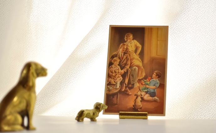 "Famiglia italiana" Vintage postcard