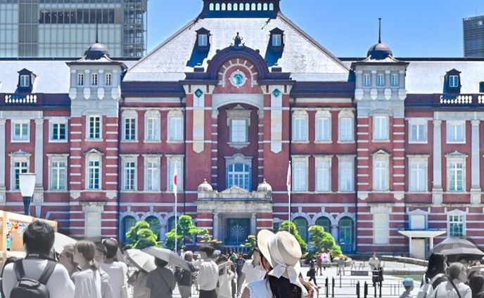 【ご報告】

\千代田区観光インスタグラマーに就任しました🫶/

公式アカウントでも発表がありましたが
以前参加させていただいた
【千代田区観光インフルエンサーPR投稿コンテスト】
でなんと……

グランプリに選ばれました😭😭💓

千代田区が大好きだし、
こんな光栄な賞に選んでもらえて嬉しい…！

そしてそして……
「いつか自治体とお仕事したい」という
私の夢が1つ叶いました🤍🐰

3月までは千代田区観光協会公式の
【千代田区観光インスタグラマー】としてタッグを組んで
千代田区の魅力を私なりの目線で発信していきます‪🫶🏻🤍

応援してくれた皆さん、
ほんとにありがとうございました！

ここのところバタバタしてて
全然皆さんの投稿に反応できてなかったけど…
これからはまたガンガン活動していきます🔥💪🏻

今後の発信をお楽しみに🐰♡

@chiyoda_city_pr

#東京観光 
#東京 #tokyo #travel
#travelphotography #観光スポット 
#丸の内  #行幸通り #トラベルインスタグラマー #japantrip ＃千代田区観光協会
＃千代田区