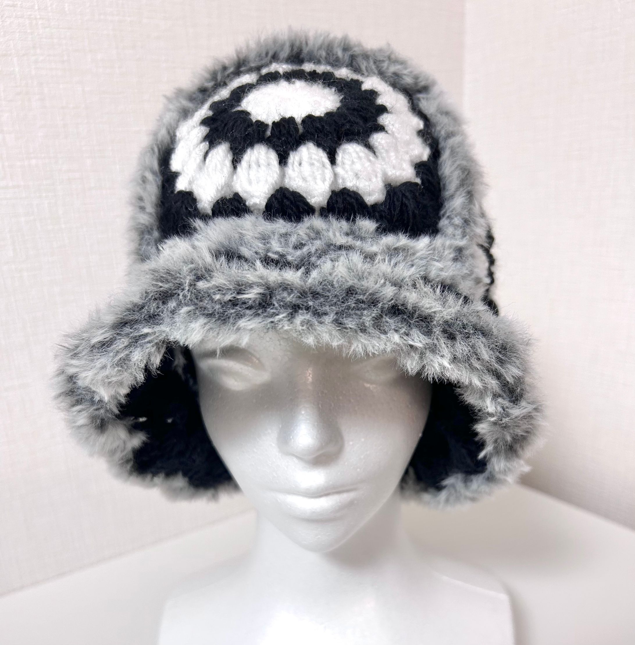 モノトーンモチーフのファーハット-1