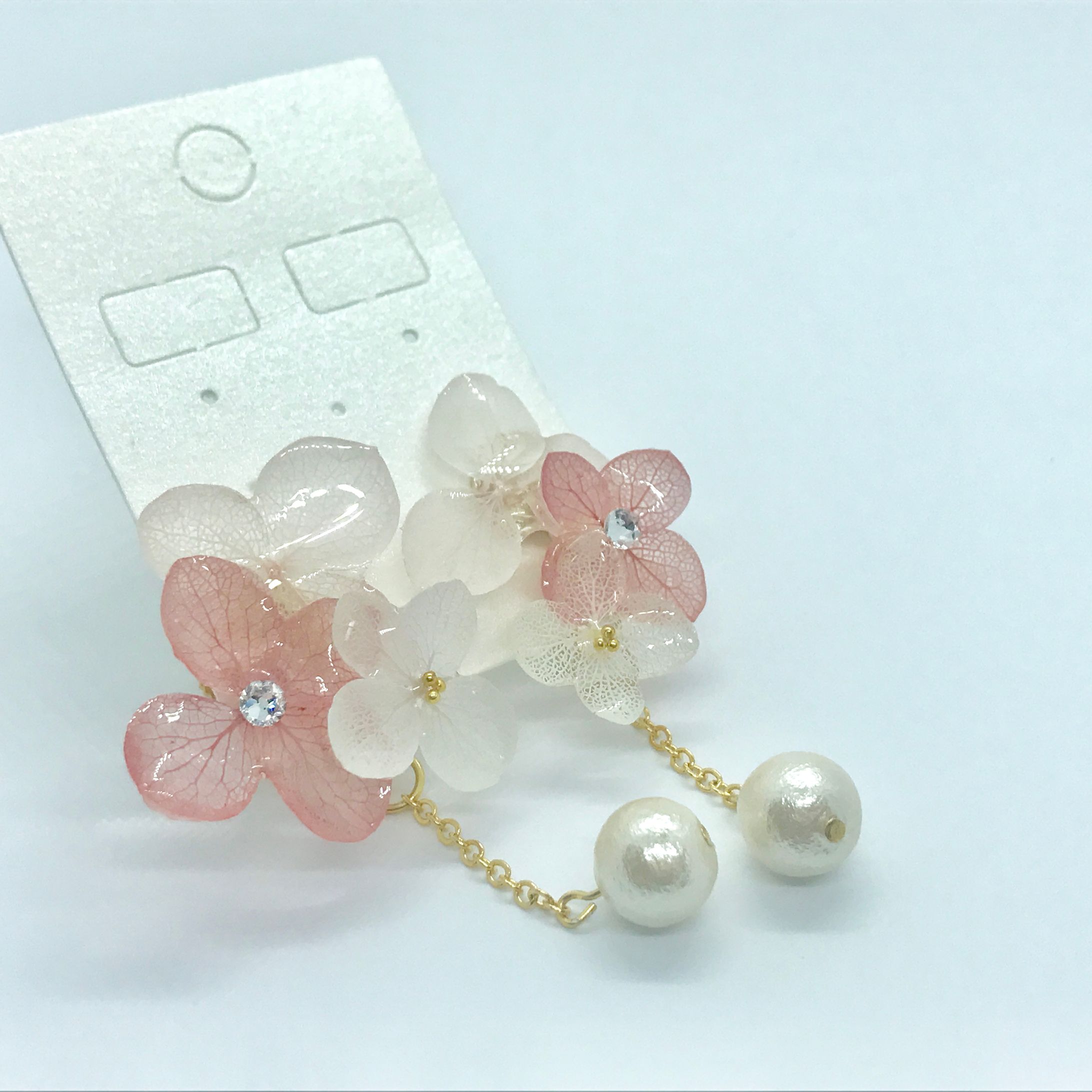 3つの紫陽花とコットンパール-1