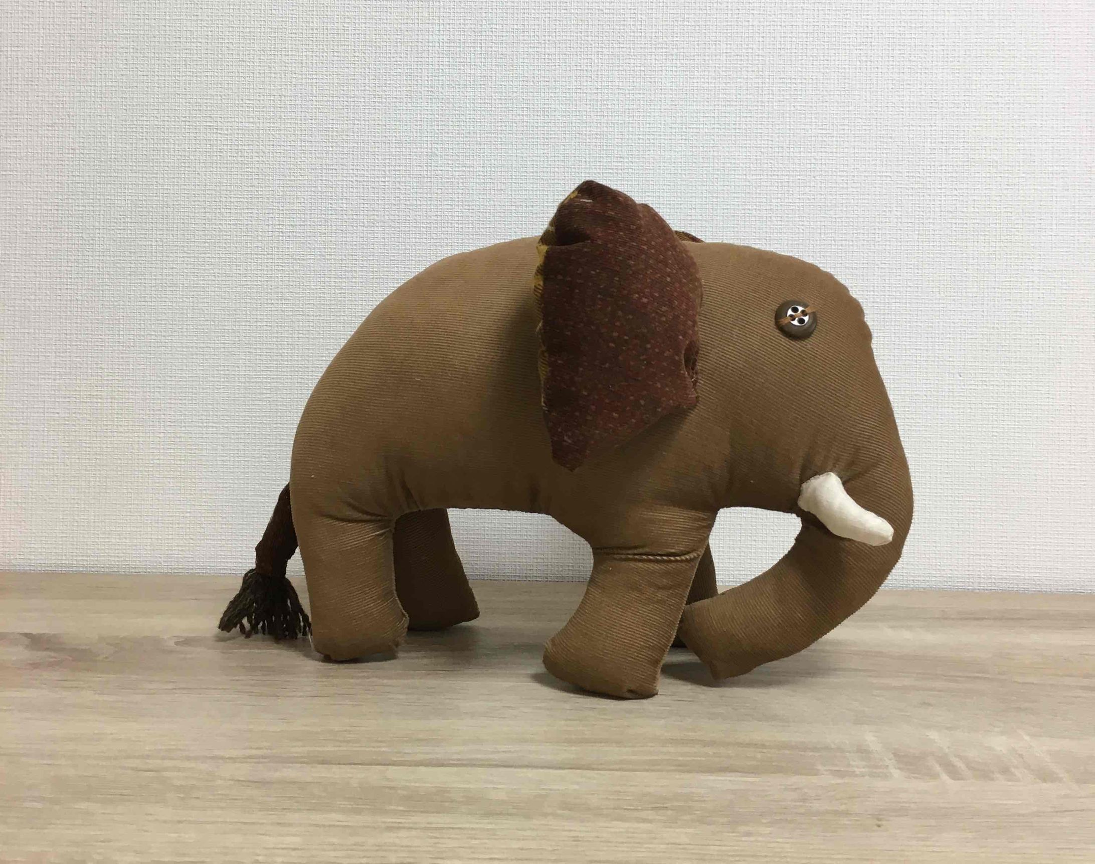 ぞうのぬいぐるみ-1