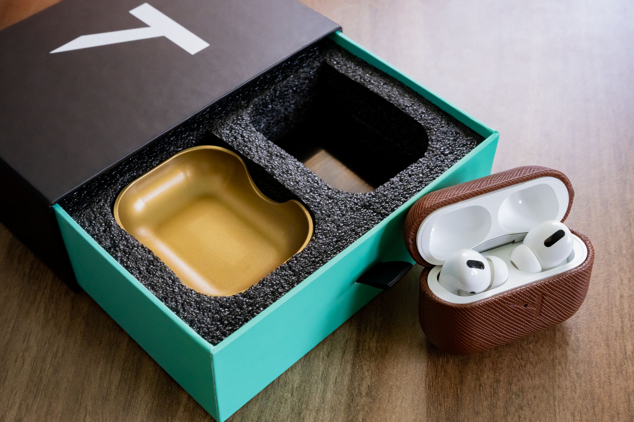 プロダクト写真｜[YOUROUS] Air Pods Pro case & Metal Holster-1