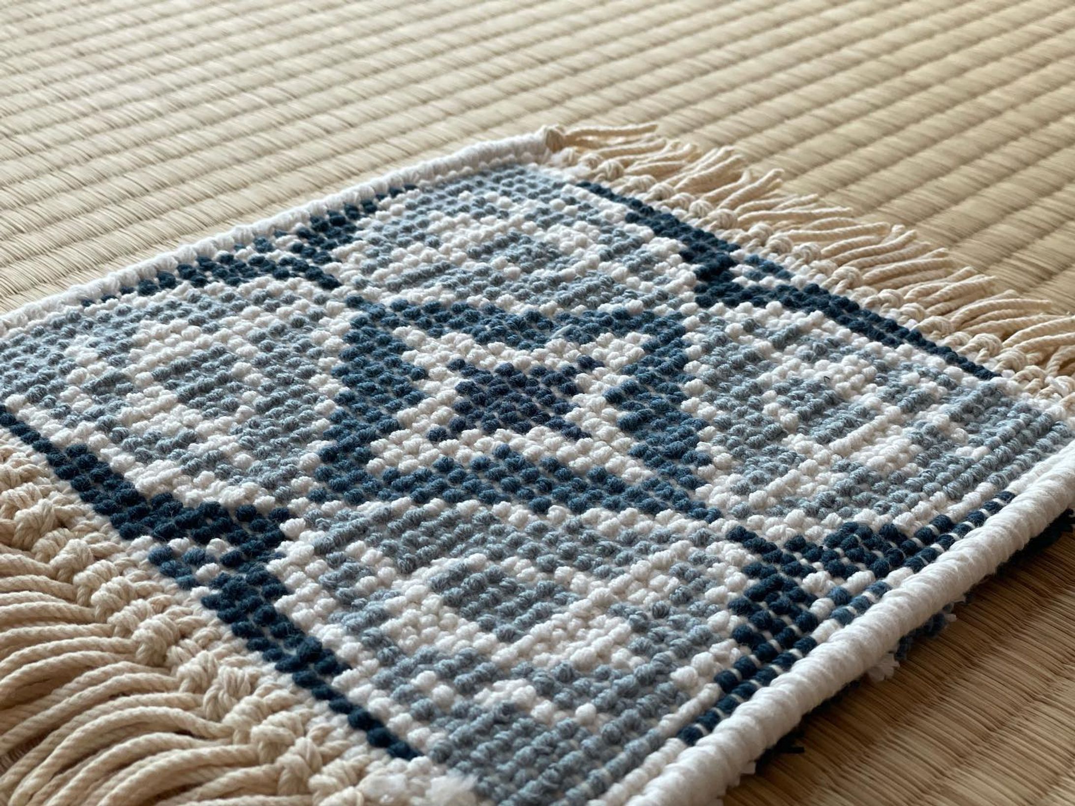 手織りの証。｜ 吉島伸一鍋島緞通
Proof of Hand Weaving. ｜ Yoshijima Shinichi Nabeshima Dantsu
 
裏側で、これだけ美しい。
それは手織りだけが成せる業です。
 
ピンと張った糸に何度も何度も指を通す。
機械を一切用いず、職人の手で、いちめいちめ織られた作品の裏側は、ぽこっとした結び目が均等に並び、表の模様とほとんど同じに見えます。
 
「手織りの技術を後世に繋ぐ」
その覚悟が、裏側から伝わってきます。
 
The back side is as beautiful as the front side.
Only hand weaving can do that.
 
Weaving by hand, without using any machine.
The back side of each piece is lined up evenly with tiny knots and looks almost the same as the pattern on the front side.
 
“Handing down the hand weaving technique to the next generation.”
You can see this strong message from the back side.
 

#sagacollective #サガコレクティブ
#sagacollective_introduction #ここに集う匠 #sagacollective_吉島伸一鍋島緞通
#carpet #handcraft #traditionalcraft #tapestry #cottoncarpet　
#dyeing #weaving #cotton #saga #saga_japan
#鍋島緞通 #本家鍋島緞通 #緞通 #絨毯 #敷物 #織物 #タペストリー
#カーペット #ラグ #手織り #染織 #手染め #伝統工芸
#佐賀 #佐賀県-1