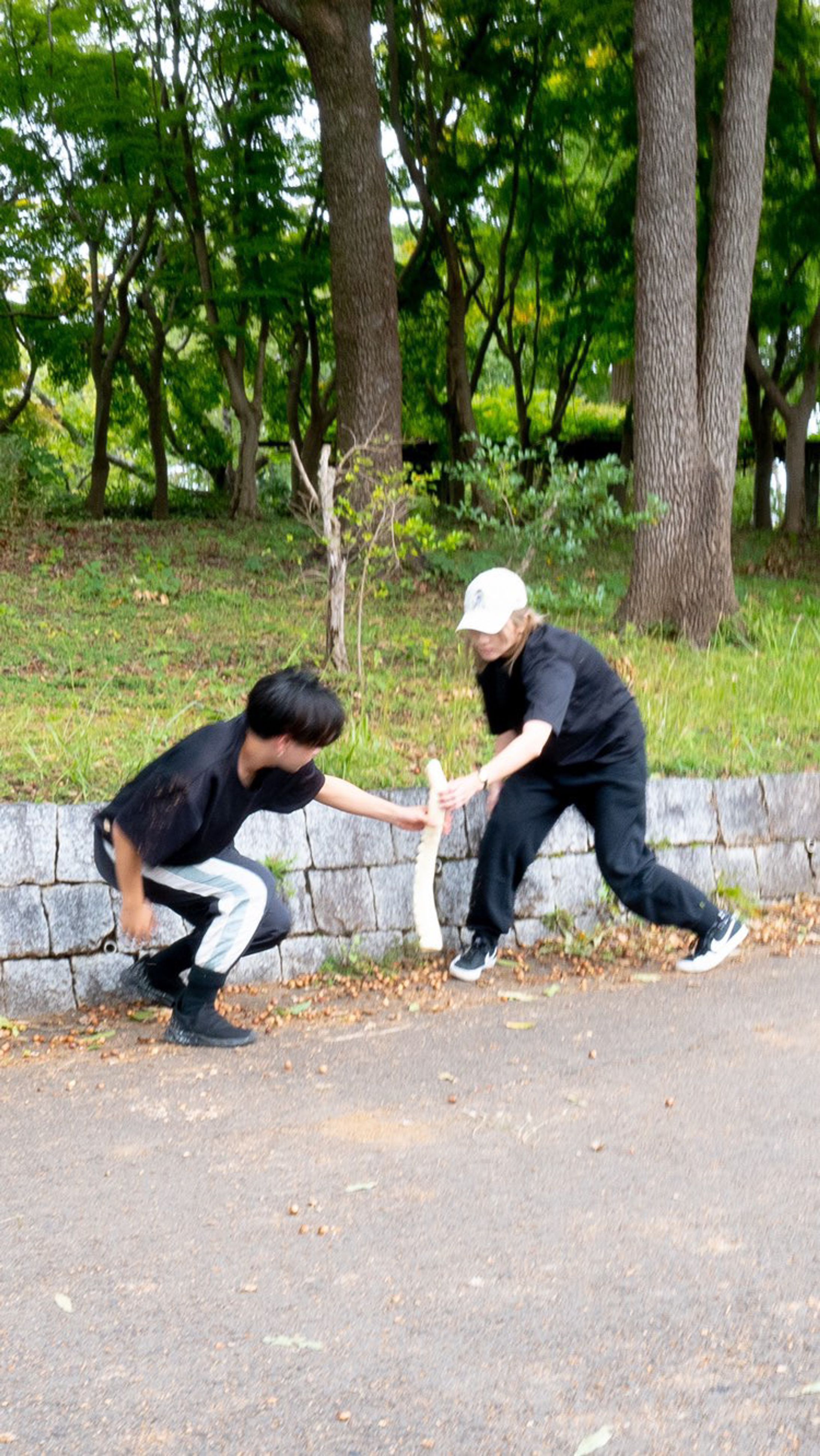 背を向ける、背に向ける-1