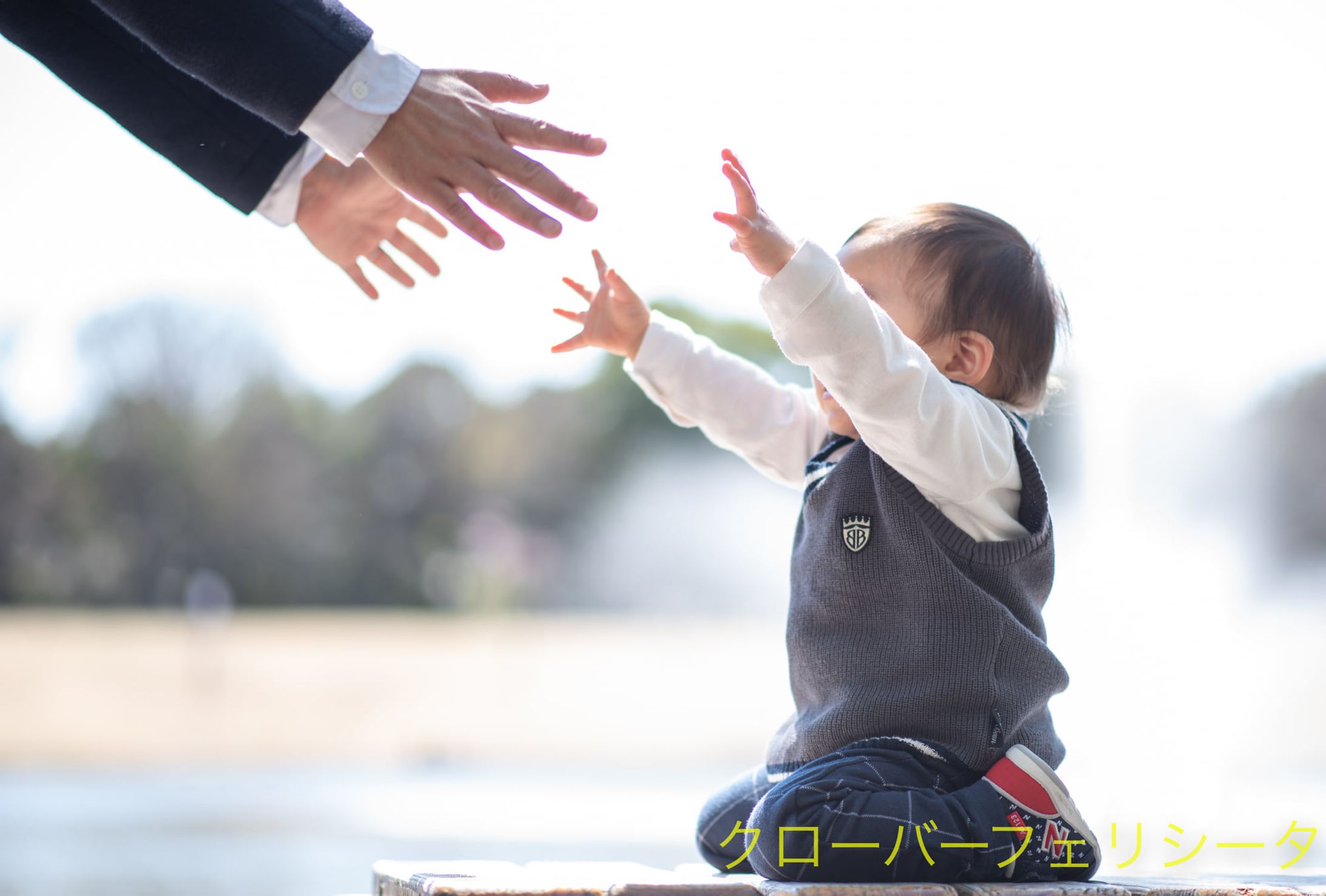 子供 パパ抱っこして-1