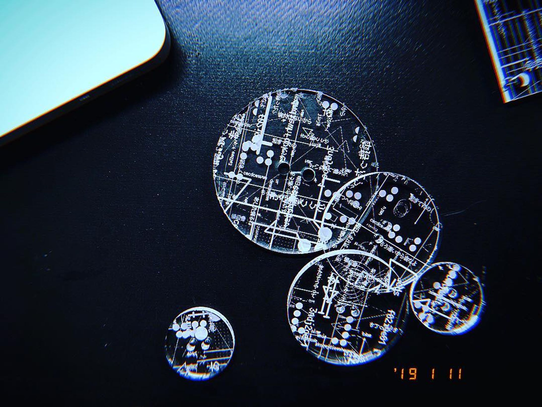アクリル製二つ穴ボタン(2019)
.
アクリル/レーザーカッター
.
.
.
けっこうでかい
.
.
.
#art #artwork #instaart #instaartwork #design #accessory #clear  #simple #simpleisbeautiful #simplestyle #myart #japan #japanese #chinese #buttons #myartwork #cool #instacool #creative #creator #アート #作品  #デザイン #透明 #制作 #アクリルアート #ボタン #手芸  #雑貨
#colorlessworld-1