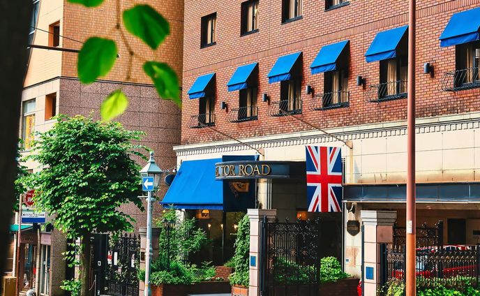 神戸トアロードホテル山楽

ーーーーーーーーーーーー

ご覧頂きありがとうございます
気軽にフォローして貰えると嬉しいです！

Thank you for watching.
If you like it, please follow me.

▷ @takumapictures 

ーーーーーーーーーーーーーー

LOCATION：神戸トアロードホテル
CAMERA ：SONY a7Ⅳ
LENS：SONY FE24-70mm F2.8GM
FE：50mm
ISO：100
F値：F4.5
SS：1/160

撮影のご依頼はDMから宜しくお願い致します

神戸写真家サークルメンバー
神戸写真家サークルで一緒に写真を撮りにいきませんか！？
只今メンバー募集中
▷ @kobephotographercircle 

#takumapictures 
#タクマピクチャーズ 
#sonya7iv 
#神戸観光 
#トアロードホテル山楽 
#神戸写真家サークル 
#風景写真 
#写真好きな人と繋がりたい 
#カメラ好きな人と繋がりたい 
#カメラ垢フォロバします 
#写真垢フォロバします 
#アニメのワンシーンのように 
#カメラ男子 
#カメラ女子 
#写真で伝えたい私の世界 
#ファインダー越しの私の世界 
#ファインダー越しの世界 
#キリトリセカイ 
#landscape #landscapephotography #japan #japantravel #sel2470gm #sonyfe2470gm #alpha_newgeneration