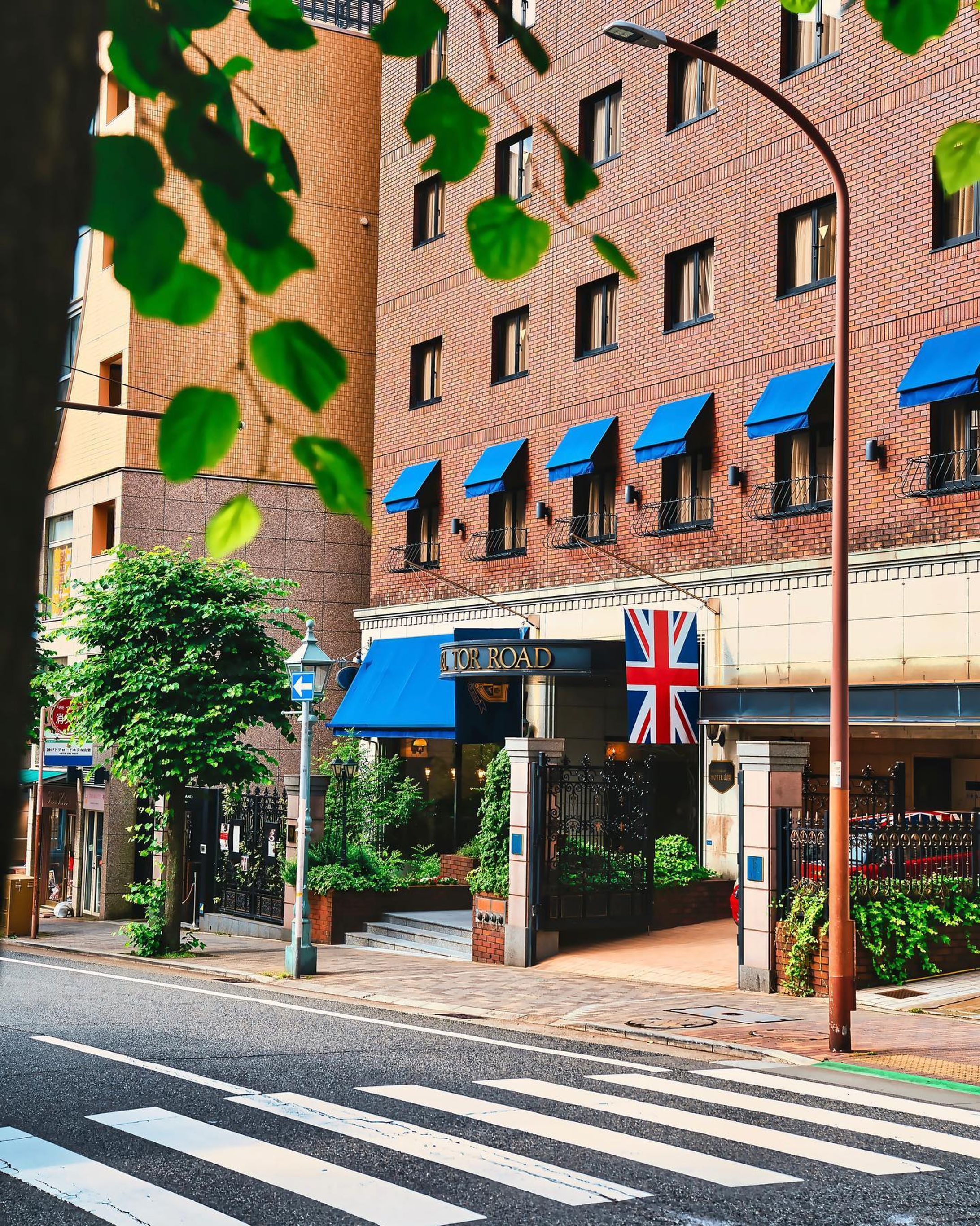 神戸トアロードホテル山楽

ーーーーーーーーーーーー

ご覧頂きありがとうございます
気軽にフォローして貰えると嬉しいです！

Thank you for watching.
If you like it, please follow me.

▷ @takumapictures 

ーーーーーーーーーーーーーー

LOCATION：神戸トアロードホテル
CAMERA ：SONY a7Ⅳ
LENS：SONY FE24-70mm F2.8GM
FE：50mm
ISO：100
F値：F4.5
SS：1/160

撮影のご依頼はDMから宜しくお願い致します

神戸写真家サークルメンバー
神戸写真家サークルで一緒に写真を撮りにいきませんか！？
只今メンバー募集中
▷ @kobephotographercircle 

#takumapictures 
#タクマピクチャーズ 
#sonya7iv 
#神戸観光 
#トアロードホテル山楽 
#神戸写真家サークル 
#風景写真 
#写真好きな人と繋がりたい 
#カメラ好きな人と繋がりたい 
#カメラ垢フォロバします 
#写真垢フォロバします 
#アニメのワンシーンのように 
#カメラ男子 
#カメラ女子 
#写真で伝えたい私の世界 
#ファインダー越しの私の世界 
#ファインダー越しの世界 
#キリトリセカイ 
#landscape #landscapephotography #japan #japantravel #sel2470gm #sonyfe2470gm #alpha_newgeneration-1