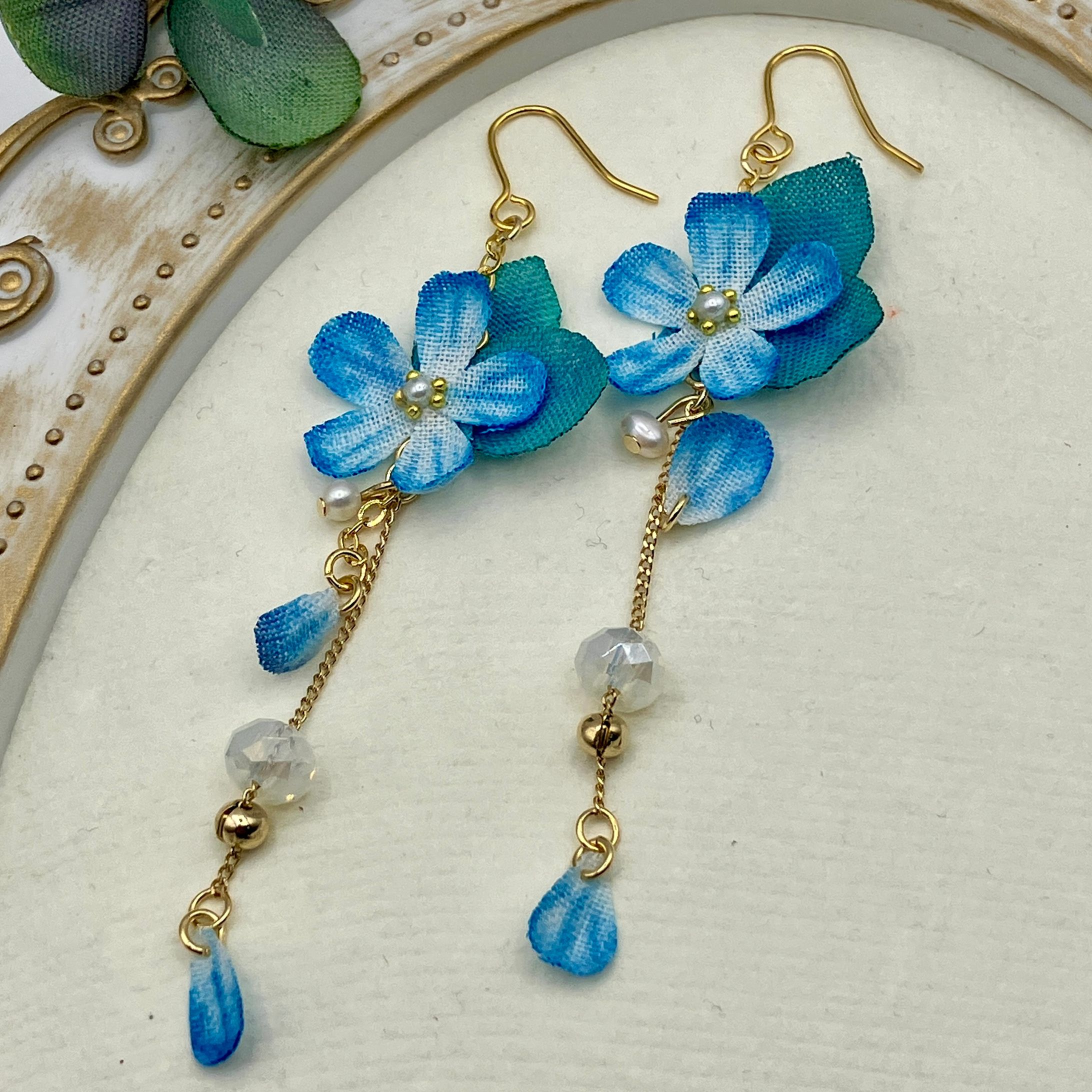 しゃらんと揺れるピアス−青い花−-1