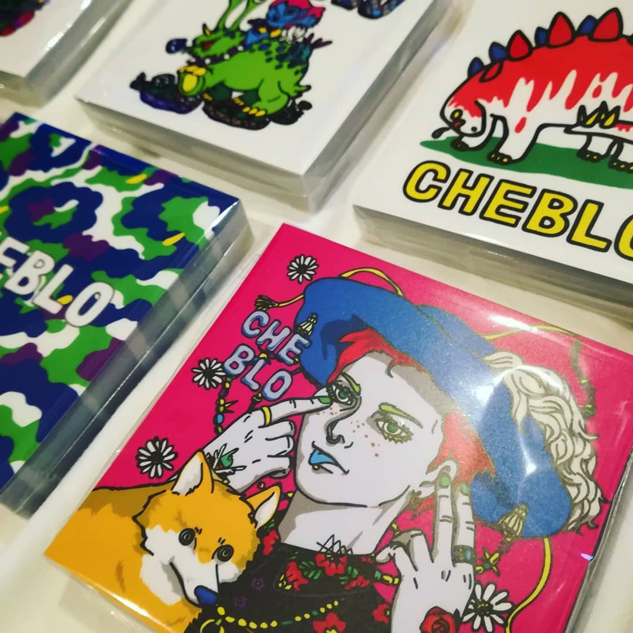 😋【CHEBLOのステッテカー】😉
・
好きなとこ貼っても飾ってもGOOD🌟
・　
ちょっと厚めのステッカー
・
@cheblocrafthouse
にて販売中🙌
・
#ステッカー#イラスト#pic#character#sticker#シール#絵#キャラクター#illust#illustration #オリジナル#illustrator#イラストレーター#恐竜#dinosaur#pop#colorful#cute#カラフル#女の子#girl#boy#cheblo#cheblocrafthouse#ザウリ#men-1