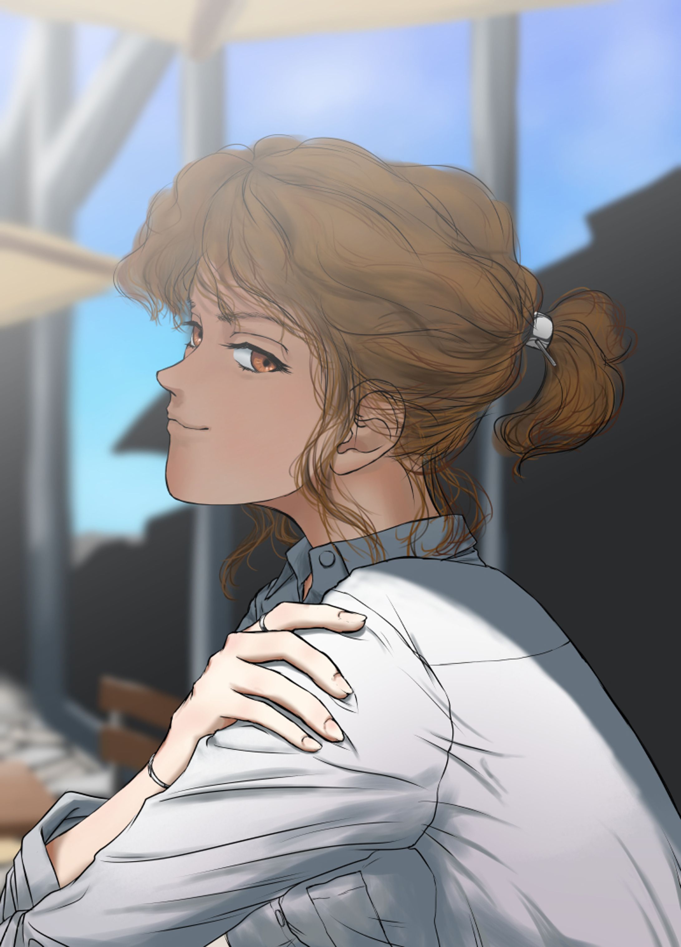 白いシャツの女性-1