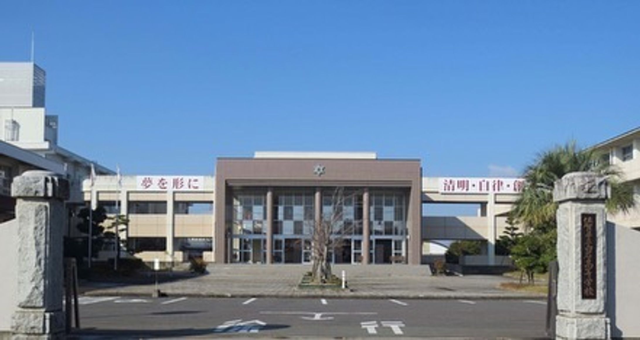 5月に、地元白石高校の生徒さん達と交流させて頂くことになりました。
高校での探究の学習の時間、地域のおじさんの思いや行動から、彼らが何を感じてくれるか楽しみです。-1