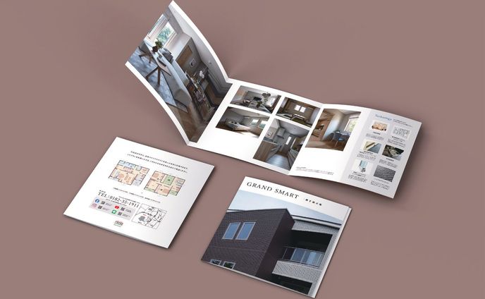 住宅メーカーの展示場リーフレット