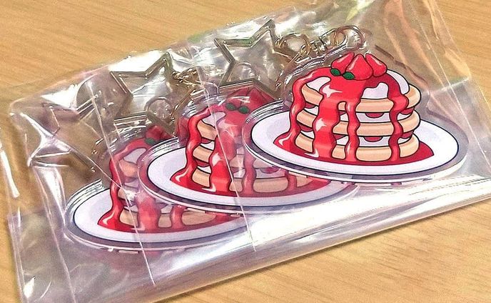 いちごソースパンケーキのアクリルキーホルダー.
. 
いつもホワイトのアクリルキーホルダーを作ってますが今回初めてクリアアクリルで作ってみました！
この絵柄とカラーリングにはクリアが合いますね⭐️.
.
#イラスト #illustration #絵 #お絵描き #picture #デザイン #design #アート #art #グッズ #goods #キーホルダー #アクリルキーホルダー #アクキー #keyring #keychain #パンケーキ #pancake #ホットケーキ #洋菓子 #お菓子 #スイーツ #スィーツ #スイーツイラスト #スィーツイラスト #sweets