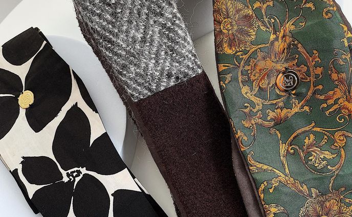 人気のQPPA®︎カバー

ブラック×ホワイトの柄は毎回好評いただいており、今回のデザインは大柄のお花で使いやすくなっています♪

冬にイヤーマフラー代わりとしても人気のボア。ツイードとのバイカラーで2回捻ると違う表情になりコーデにより巻き方で遊んでいただけます＾＾

チェーン柄はホワイトもございます🤍

ターバンのご購入は
🔸以下のInstagramプロフィールリンク
@qppa.ii
@ii_mnm_lp

🔸Creema 🔎QPPAで出てきます
🔸minne 🔎QPPAで出てきます
💌ご購入方法が分からない場合はDMにてお尋ね下さい♡

.
.
.
.

#ターバン#キュッパ #着せ替えターバン#エスニック  #popupshop  #着せ替えターバン #日本製 #madeinjapan  #ターバンアレンジ #ターバンヘア #ターバンコーデ #ヘアアレンジ #ヘアアクセサリー #ヘアアクセ #ヘアバンド#海