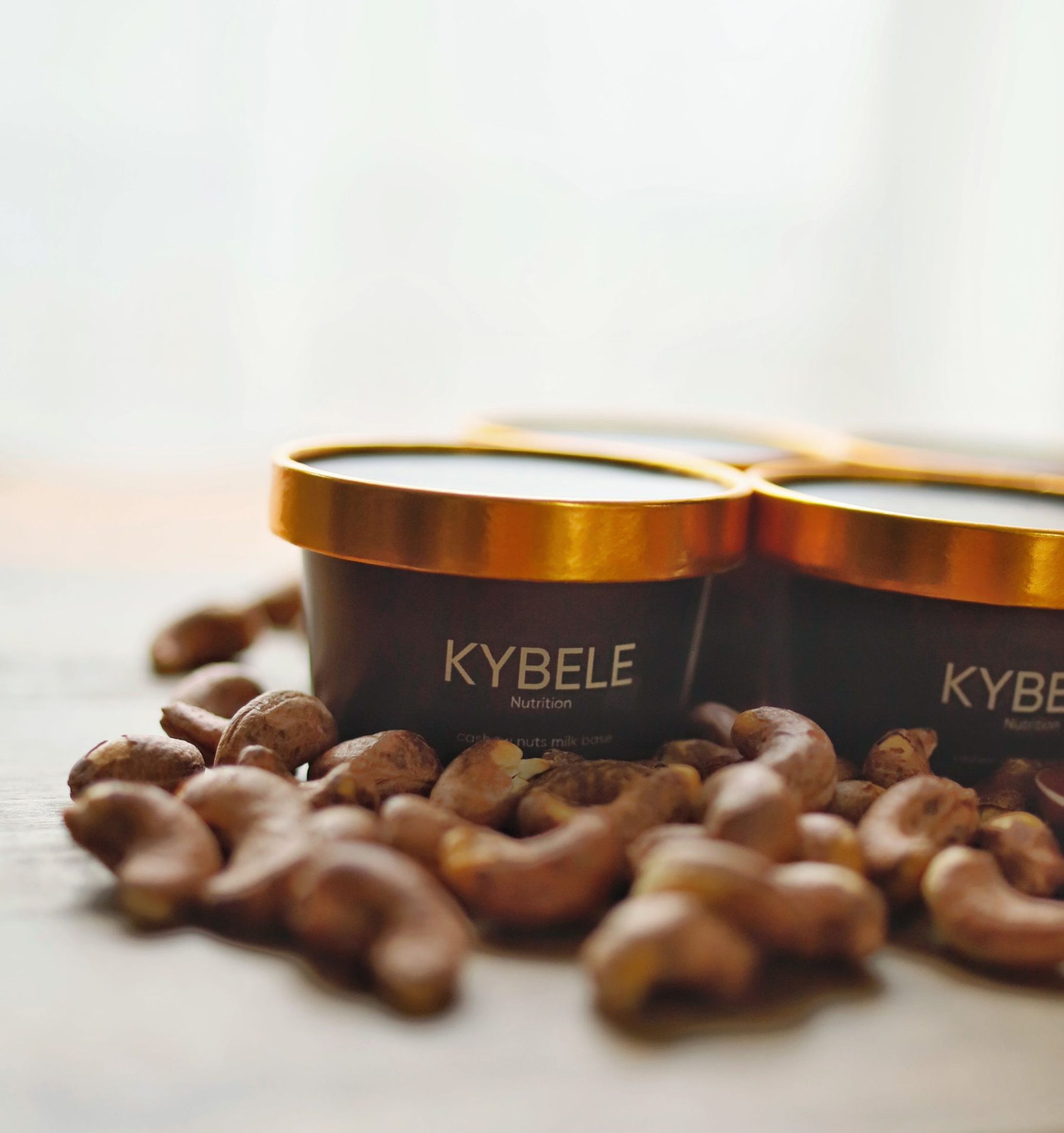美味しい、濃厚、ヘルシーなのにカロリー半分！カシューナッツミルクアイスクリーム「KYBELE」のビジュアルブランディング-1