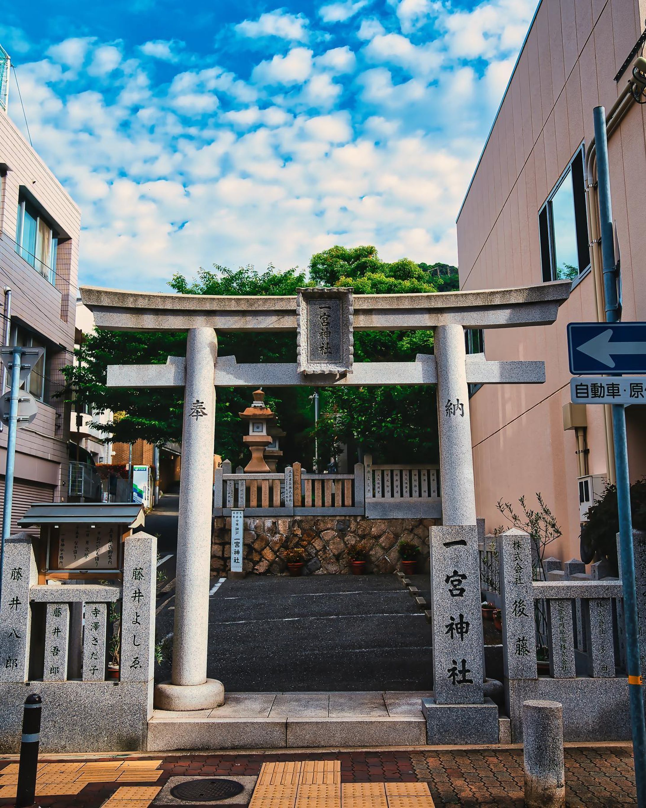 一宮神社
先日神戸写真家サークルで八宮巡り早朝フォトウォークに行ってきた写真を投稿します！

ーーーーーーーーーーーー

ご覧頂きありがとうございます
気軽にフォローして貰えると嬉しいです！

Thank you for watching.
If you like it, please follow me.

▷ @takumapictures 

ーーーーーーーーーーーーーー

LOCATION：神戸市 一宮神社
CAMERA ：SONY a7Ⅳ
LENS：SONY FE24-70mm F2.8GM
FE：30mm
ISO：50
F値：F4
SS：1/250

撮影のご依頼はDMから宜しくお願い致します

神戸写真家サークルメンバー
神戸写真家サークルで一緒に写真を撮りにいきませんか！？
只今メンバー募集中
▷ @kobephotographercircle 

#takumapictures 
#タクマピクチャーズ 
#sonya7iv 
#神戸観光 
#一宮神社 
#神社 
#神社巡り 
#神戸写真家サークル 
#風景写真 
#写真好きな人と繋がりたい 
#カメラ好きな人と繋がりたい 
#カメラ垢フォロバします 
#写真垢フォロバします 
#アニメのワンシーンのように 
#カメラ男子 
#カメラ女子 
#写真で伝えたい私の世界 
#ファインダー越しの私の世界 
#ファインダー越しの世界 
#キリトリセカイ 
#shrine 
#landscape #landscapephotography #japan #japantravel #sel2470gm #sonyfe2470gm #alpha_newgeneration 
#⛩-1