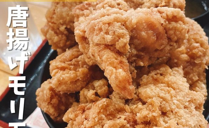 【立川】ランチ看板メニューはデカ盛り『唐揚げ丼』　ひなたかなた @hinatakanata1 
...
▼ポイント
◆立川で有名なデカ盛り店、デカ盛りハンター御用達
◆5、6個乗った大きい唐揚げはパリパリしていて食べ応え十分
◆唐揚げ丼は総重量約1.2kg

▼注文内容(税込)
唐揚げ丼　750円

メディアでも紹介されたことがある、デカ盛りで有名なお店。
ここの特徴は、この大きな唐揚げ🐓
中はジューシー、外はパリパリに揚げられており美味しい✨
しかもこのボリュームで750円は脅威のコスパです❗️
唐揚げのタレが3種類(ピリ辛マヨソース・おろしポン酢・塩だれレモン)から選べるのも嬉しい😆

食べ進めていくと…
あれ、おかしいな。
最後の1個あたりで既にベルトがパンパン。
なんとか完食するも、凄まじいパンチ力にやられました。

胃袋に自信がある方はぜひチャレンジしてみてください💪

〇⚫︎〇⚫︎店舗情報〇⚫︎〇⚫︎
▼店名
ひなたかなた

▼予算
ランチタイムALL750円

▼アクセス
JR立川駅北口より徒歩2分

▼所在地
東京都立川市曙町2-12-15 立川金水ビル３Ｆ

▼TEL
042-528-8220

▼営業時間
[月～土] 11:40～14:00、17:30～24:00 [日] 11:30～14:00、17:30～23:30

▼予約
可

▼個室
無
---------------------------
グルメ情報を発信しております！
投稿内容が気になった方は @taiki_gourmet 
フォロー&いいね👍&コメントお待ちしております！
---------------------------
#グルメ #グルメ好きな人と繋がりたい #グルメスタグラム #東京グルメ #立川 #立川グルメ #立川ランチ #立川居酒屋 #立川市 #立川北口 #ひなたかなた #デカ盛り #デカ盛りグルメ #デカ盛りチャレンジ #大盛 #大盛り #大盛りグルメ #唐揚げ #唐揚げ丼 #唐揚げ大好き #唐揚げ好きな人と繋がりたい