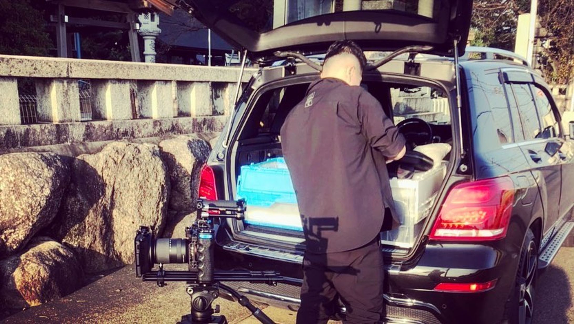 故郷の役場に勤める友人からの依頼で、町の記録映像撮影をしました！
故郷、丹羽郡大口町は田んぼだらけの田舎。今の時期は稲刈り繁忙期で、黄金のように光り輝く田園夕景と役場の努力でやっと町内を走るバスを撮影して欲しい！と。
高齢化が進み大口町もお年寄りが多い。バスが町を巡るのは町民の皆さんの希望でした。
でも故郷の街並みも時代と共に変わる。土地が沢山あることから、今、工場や倉庫がどんどん建設され、自分の記憶に残る故郷の様子からだいぶ変わっていた💦

これからも変わりゆく町。せめて今ののどかで豊かな夕景を町として記録しておきたいと友人たってのお願いでした！

生まれ育った故郷の記録、これからもしていきたいと思います。-1