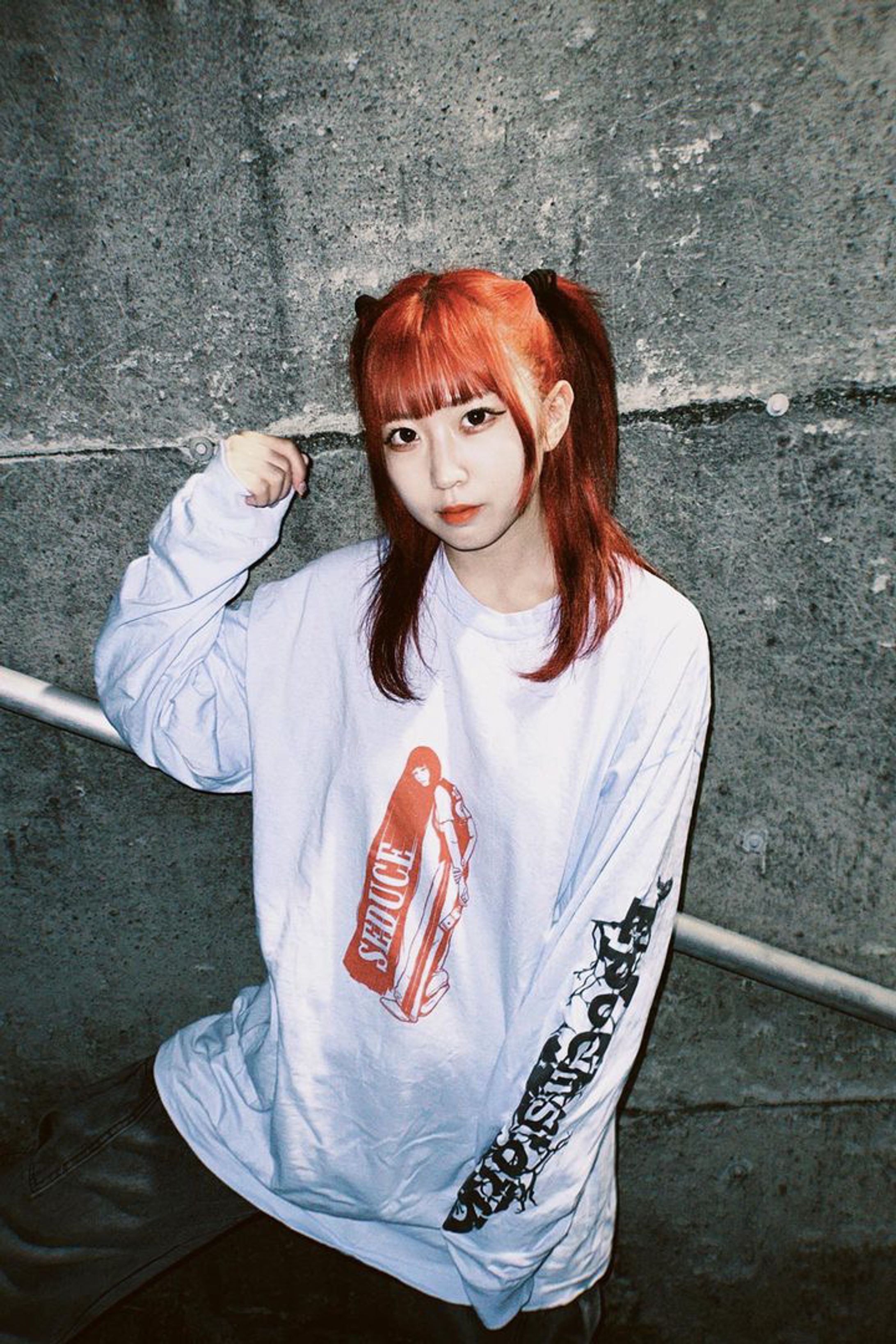 【aparel】女のこと信じすぎると痛い目あうロンT　lightBlue-1