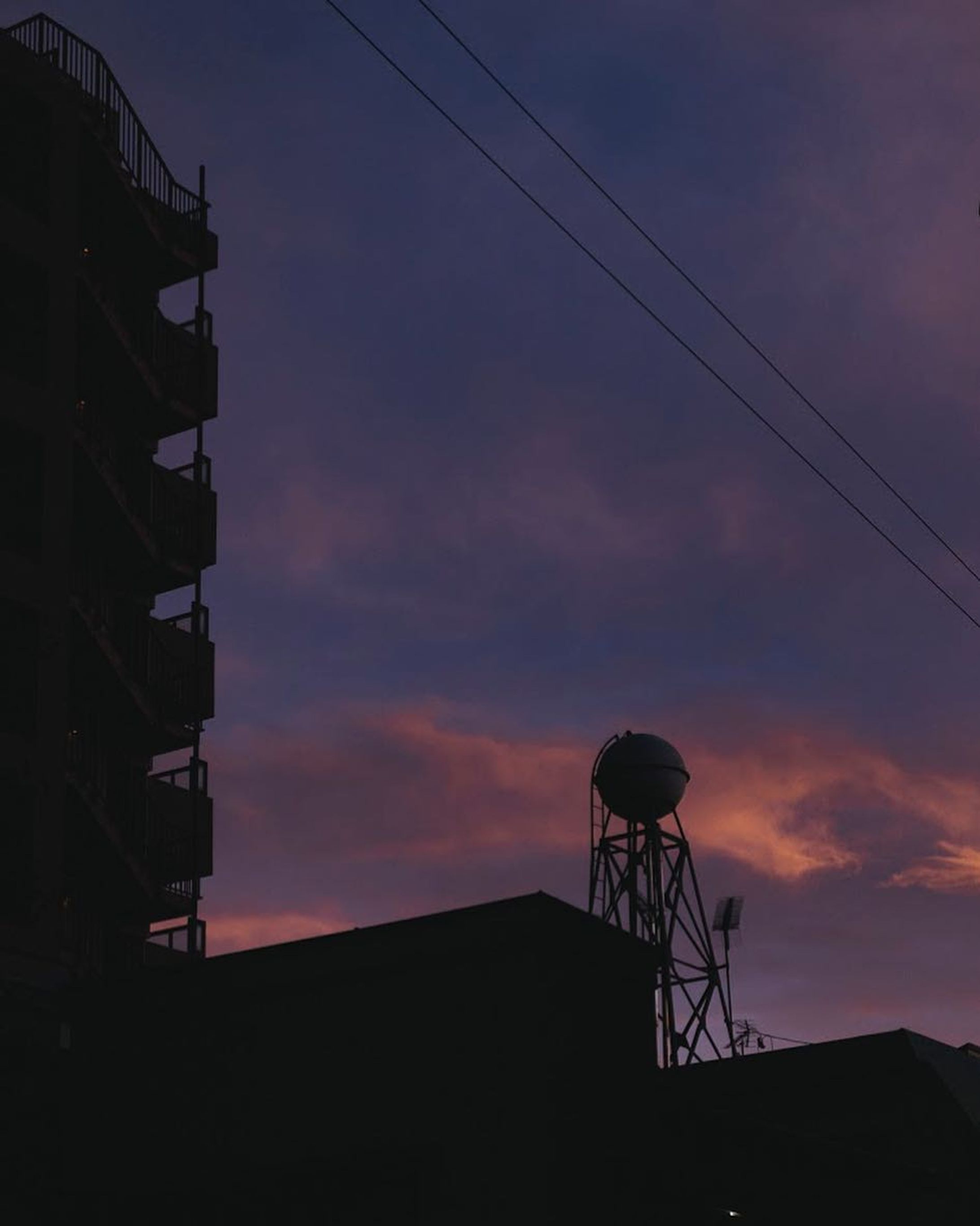 Morning glow 
#tokyo #japan #sky #morningglow #morning #landscape #photography #朝焼け #風景 #東京 #空 #icu_japan-1