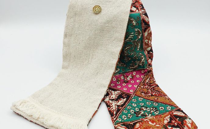 〰️new arrival〰️
🌿hemp fringe🍄

質感が素敵なヘンプ生地に同色のフリンジをつけてデザインしました。
リバーシブルの片面は夏のムードに合う色味のインポートコットン生地を使用しました。程よい存在感と涼しげな感じも出せてお使いいただきやすいです。

幅は今までのワイドサイズよりも約3cm広く、端先は約3.5cm広く、スカーフを巻いたようなボリューム感を出したり、サイドを織り込むと細くなったりと自由自在にアレンジ可能！端先を捻ると生地の出方も変えることが出来色々な雰囲気をお楽しみいただけます。

サイドはQPPA®︎オリジナルチャームがキラッと光り高級感をプラスしています。

〰️ターバンのご購入は〰️
✔︎以下のInstagramプロフィールリンク
@qppa.ii
@ii_mnm_lp

▶︎Creema 🔎QPPAで出てきます
▶︎minne 🔎QPPAで出てきます
💌ご購入方法が分からない場合はDMにてお尋ね下さい♡

.
.
.
.
#キュッパ #着せ替えターバン#エスニック #着せ替えターバン #日本製 #madeinjapan  #ターバンアレンジ #ターバン #ターバンヘア #ターバンコーデ #ヘアアレンジ #ヘアアクセサリー #ヘアアクセ #ヘアバンド#海 #湘南スタイル #茅ヶ崎市 #茅ヶ崎 #ヘアケアグッズ #時短ヘアアレンジ #ワイヤーターバン #フリンジ #フリンジターバン