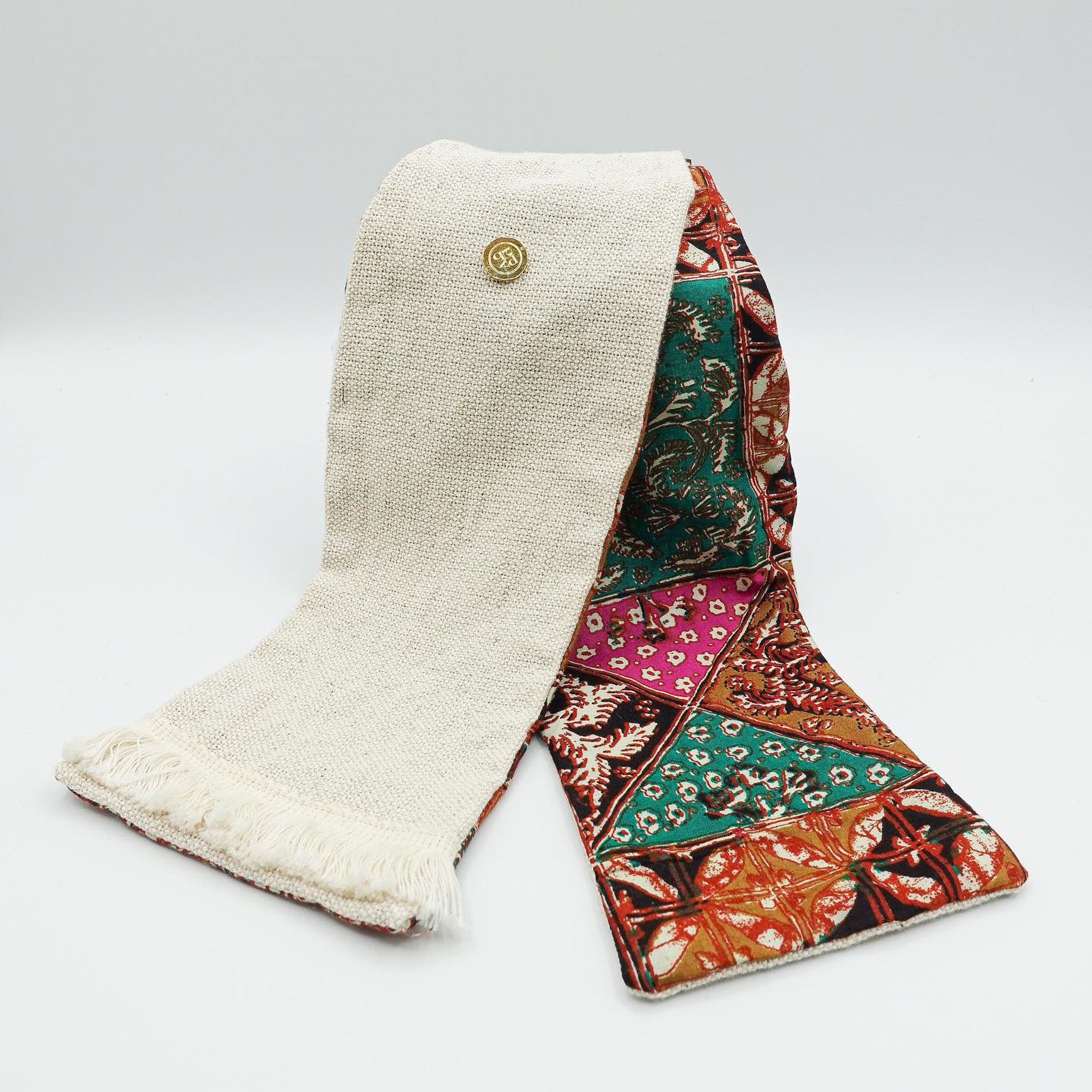 〰️new arrival〰️
🌿hemp fringe🍄

質感が素敵なヘンプ生地に同色のフリンジをつけてデザインしました。
リバーシブルの片面は夏のムードに合う色味のインポートコットン生地を使用しました。程よい存在感と涼しげな感じも出せてお使いいただきやすいです。

幅は今までのワイドサイズよりも約3cm広く、端先は約3.5cm広く、スカーフを巻いたようなボリューム感を出したり、サイドを織り込むと細くなったりと自由自在にアレンジ可能！端先を捻ると生地の出方も変えることが出来色々な雰囲気をお楽しみいただけます。

サイドはQPPA®︎オリジナルチャームがキラッと光り高級感をプラスしています。

〰️ターバンのご購入は〰️
✔︎以下のInstagramプロフィールリンク
@qppa.ii
@ii_mnm_lp

▶︎Creema 🔎QPPAで出てきます
▶︎minne 🔎QPPAで出てきます
💌ご購入方法が分からない場合はDMにてお尋ね下さい♡

.
.
.
.
#キュッパ #着せ替えターバン#エスニック #着せ替えターバン #日本製 #madeinjapan  #ターバンアレンジ #ターバン #ターバンヘア #ターバンコーデ #ヘアアレンジ #ヘアアクセサリー #ヘアアクセ #ヘアバンド#海 #湘南スタイル #茅ヶ崎市 #茅ヶ崎 #ヘアケアグッズ #時短ヘアアレンジ #ワイヤーターバン #フリンジ #フリンジターバン-1