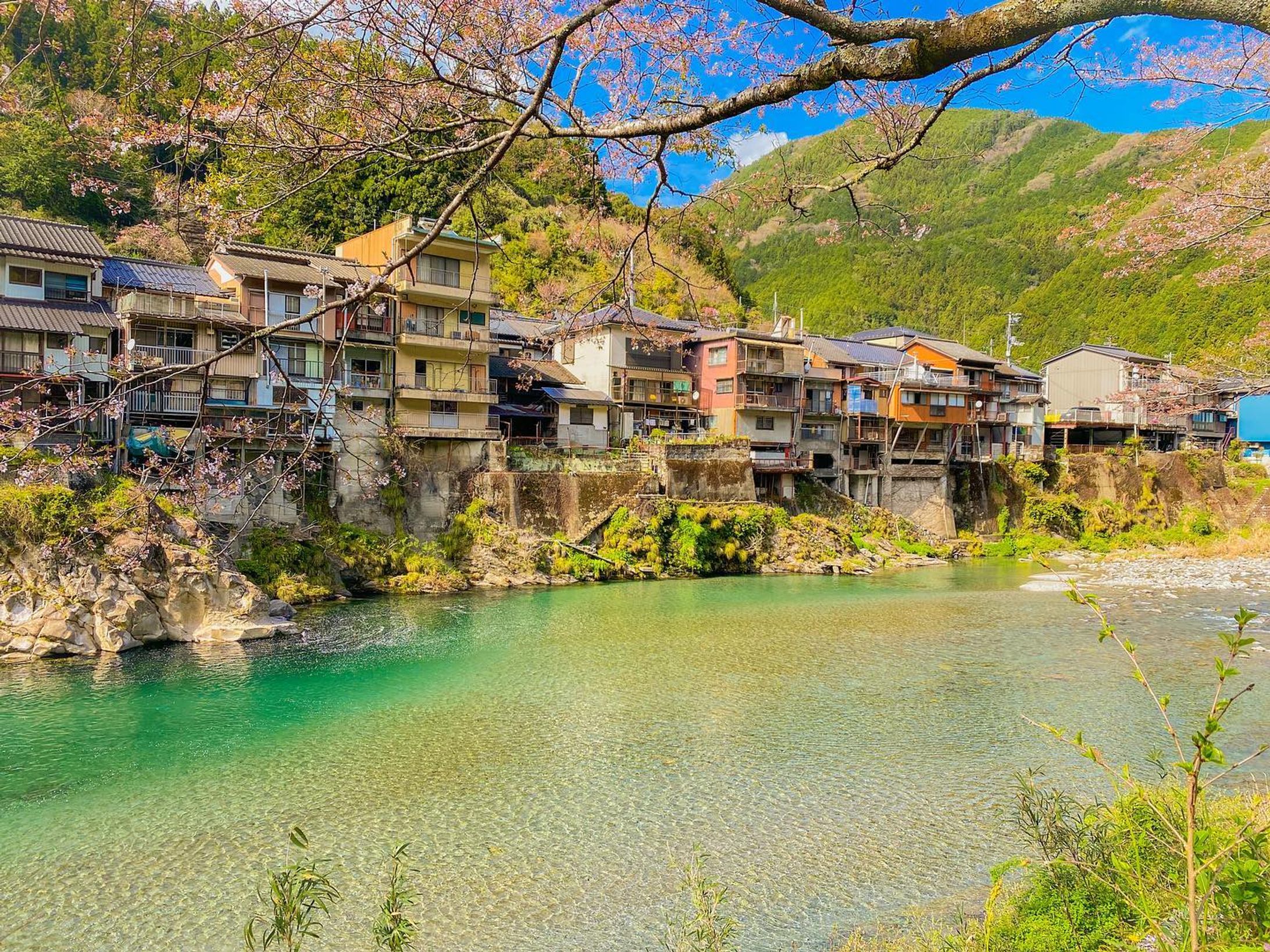 高知県　仁淀川町（旧池川町）

撮影　iPhone11pro

#高知県 #仁淀川町 #旧池川町 #ノスタルジック #ジブリ ＃ジブリの世界 #時間が止まる #iphone撮影 #iphone11pro #生活の一部 #旅のハイライト-1