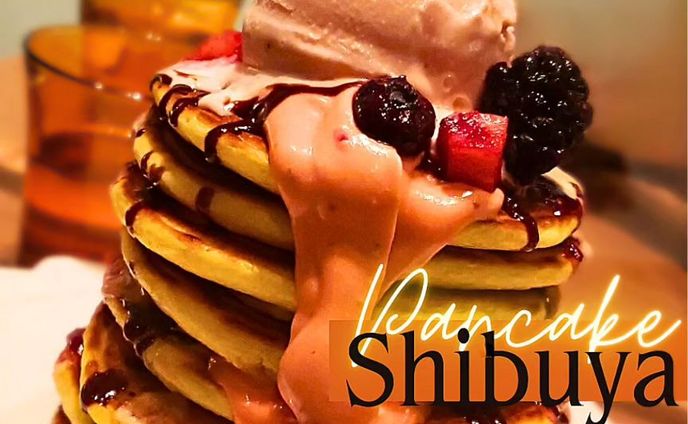 ✼••┈┈┈┈••✼••┈┈┈┈••✼

🌼Glorious Chain Café  渋谷

そびえ立つスイーツシリーズ第三弾

ディーゼル監修のアメリカンでオシャレなでカフェ。お目当てはこのボリューム感たっぷりのパンケーキ。

エッグベネディクトも美味しくて有名です🫶

📎
予約可
土・日・祝祭日の予約は17時以降のみ

交通手段	
東京メトロ「渋谷駅」B1出口正面
JR各線・東急各線・京王線「渋谷駅」より明治通りを原宿方面に徒歩4分

営業時間	
11:30-22:00(L.O.21:00)

不定休

予算	
￥3,000～￥3,999
￥1,000～￥1,999

カード可

（VISA、Master、JCB、AMEX、Diners）
電子マネー不可　QRコード決済可（PayPay）
チャージ	サービス料なし

個室	無
貸切	可（20人～50人可）

✼••┈┈┈┈••✼••┈┈┈┈••✼

#gloriouschaincafe 
#夜カフェ巡り
#ディーゼル
#渋谷カフェ 
#diesel 
#グローリアスチェーンカフェ