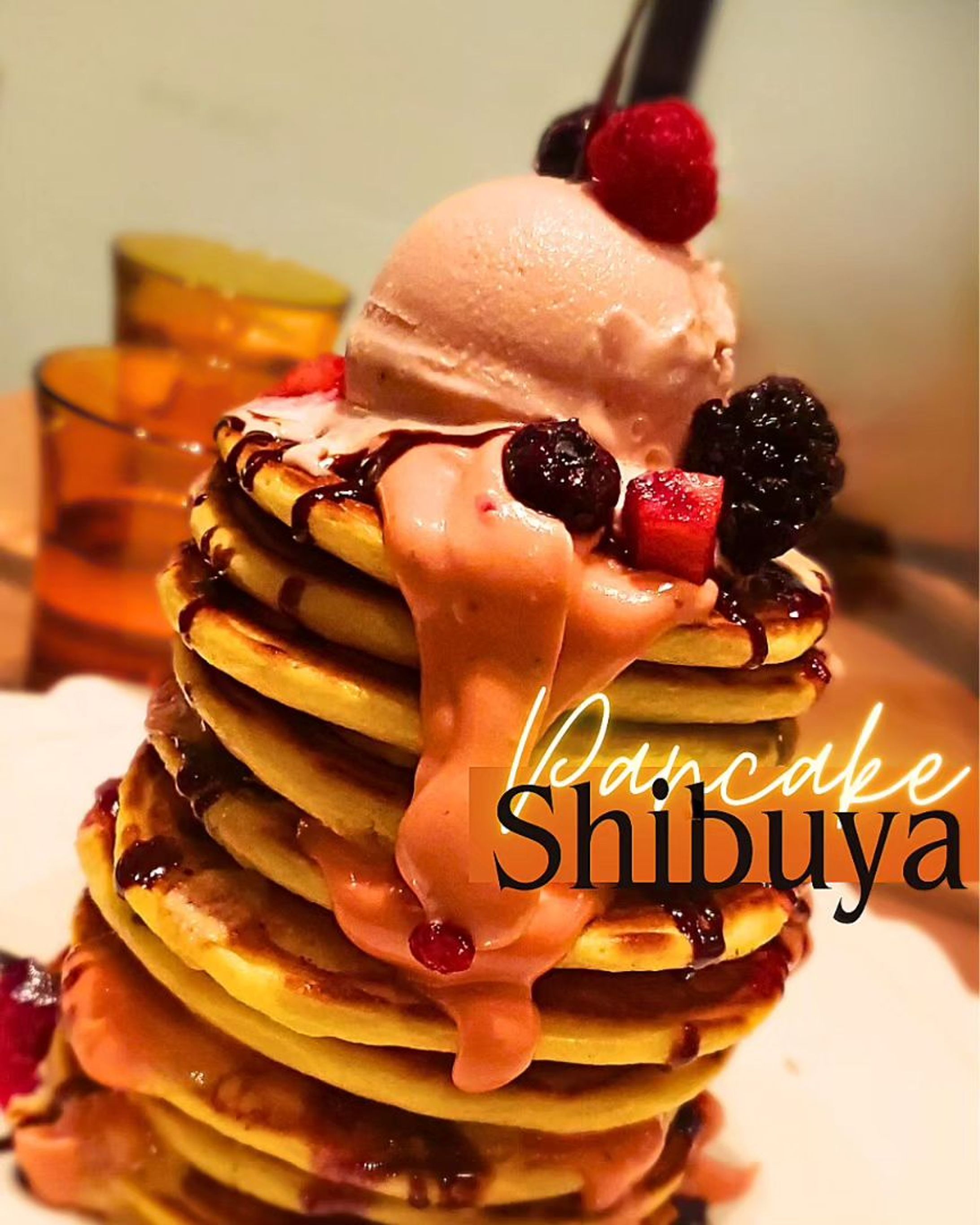 ✼••┈┈┈┈••✼••┈┈┈┈••✼

🌼Glorious Chain Café  渋谷

そびえ立つスイーツシリーズ第三弾

ディーゼル監修のアメリカンでオシャレなでカフェ。お目当てはこのボリューム感たっぷりのパンケーキ。

エッグベネディクトも美味しくて有名です🫶

📎
予約可
土・日・祝祭日の予約は17時以降のみ

交通手段	
東京メトロ「渋谷駅」B1出口正面
JR各線・東急各線・京王線「渋谷駅」より明治通りを原宿方面に徒歩4分

営業時間	
11:30-22:00(L.O.21:00)

不定休

予算	
￥3,000～￥3,999
￥1,000～￥1,999

カード可

（VISA、Master、JCB、AMEX、Diners）
電子マネー不可　QRコード決済可（PayPay）
チャージ	サービス料なし

個室	無
貸切	可（20人～50人可）

✼••┈┈┈┈••✼••┈┈┈┈••✼

#gloriouschaincafe 
#夜カフェ巡り
#ディーゼル
#渋谷カフェ 
#diesel 
#グローリアスチェーンカフェ-1