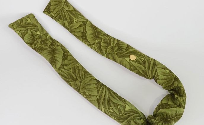 イタリア製立体リーフ柄のカバー。

裏地は接触冷感素材を使用しております。

〰️ターバンのご購入は〰️
✔︎以下のInstagramプロフィールリンク
@qppa.ii
@ii_mnm_lp

▶︎Creema 🔎QPPAで出てきます
▶︎minne 🔎QPPAで出てきます
💌ご購入方法が分からない場合はDMにてお尋ね下さい。

.
.
.
.
#キュッパ #着せ替えターバン#エスニック #着せ替えターバン #日本製 #madeinjapan  #ターバンアレンジ #ターバン #ターバンヘア #ターバンコーデ #ヘアアレンジ #ヘアアクセサリー #ヘアアクセ #ヘアバンド#海 #湘南スタイル #茅ヶ崎市 #茅ヶ崎 #ヘアケアグッズ #時短ヘアアレンジ #ワイヤーターバン #イタリア製生地