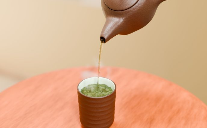 緑茶を注ぐ