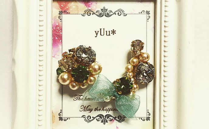.
《Xmasmodel》
bijou earring/pierce【グリーン】
・
12月からminneとcreemaにて
販売開始予定です(^^)
既にminneでは公開を開始しております！
早い者勝ちです。笑
・
yUu*一押しの商品です！！！
スワロをふんだんに使用し
女の子の好きなものを形にしてみました(^^)
#ハンドメイド#ハンドメイドアクセサリー#アクセサリー#イヤリング#ピアス#グリーン#3色展開#ビジュー#スワロ#スワロフスキー#パール#リボン#yUu*#結婚式#二次会#普段使いにも#クリスマス#秋冬新作#新作#オーダーお受け致します#minne#creema#handmade#handmadeaccessory#wedding#bijou#earring#pierce#accessory