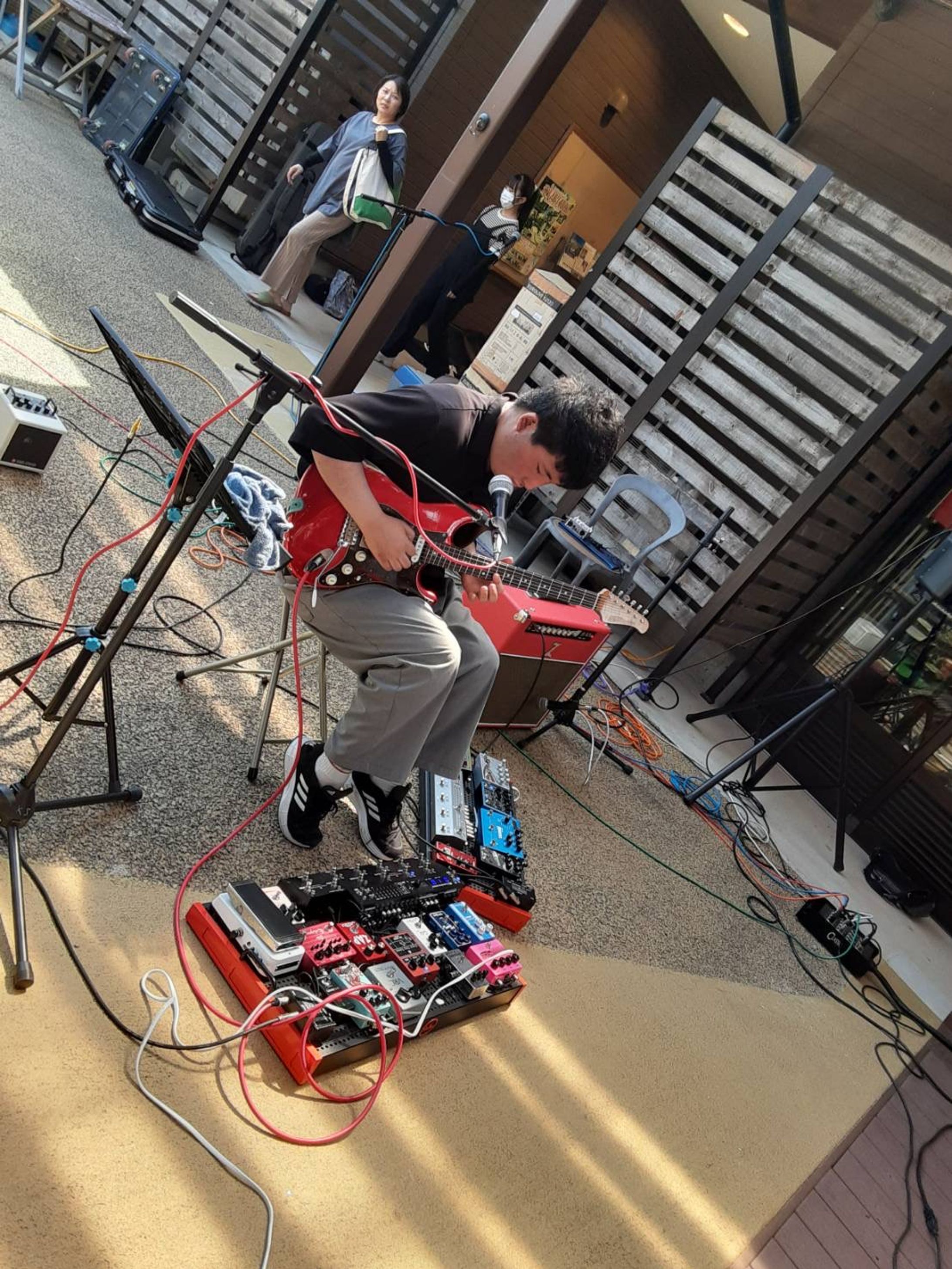 氷見番屋街でのソロステージ-1