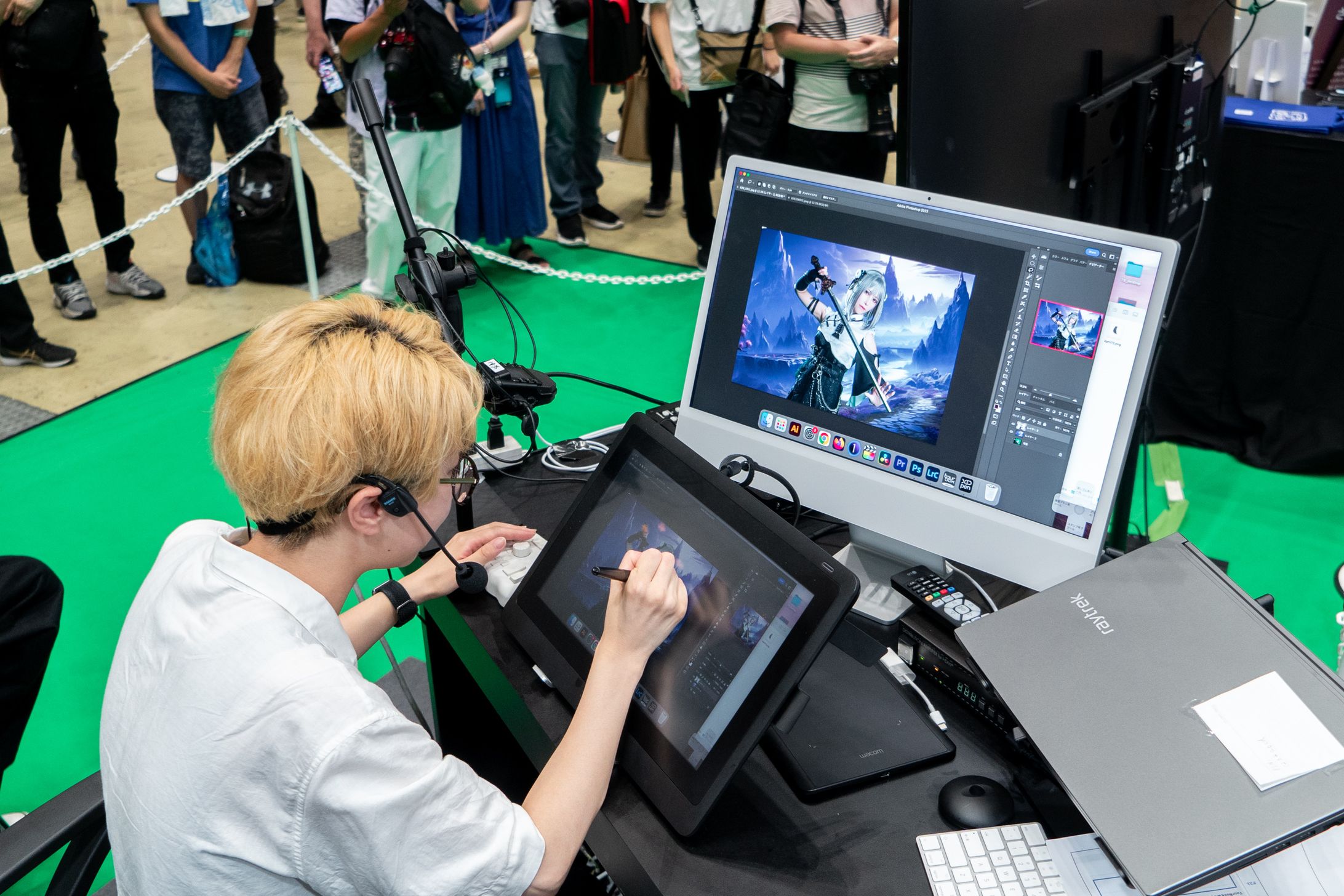 TourBOX夏コミ企業ブースにてレタッチパフォーマンス出演-1