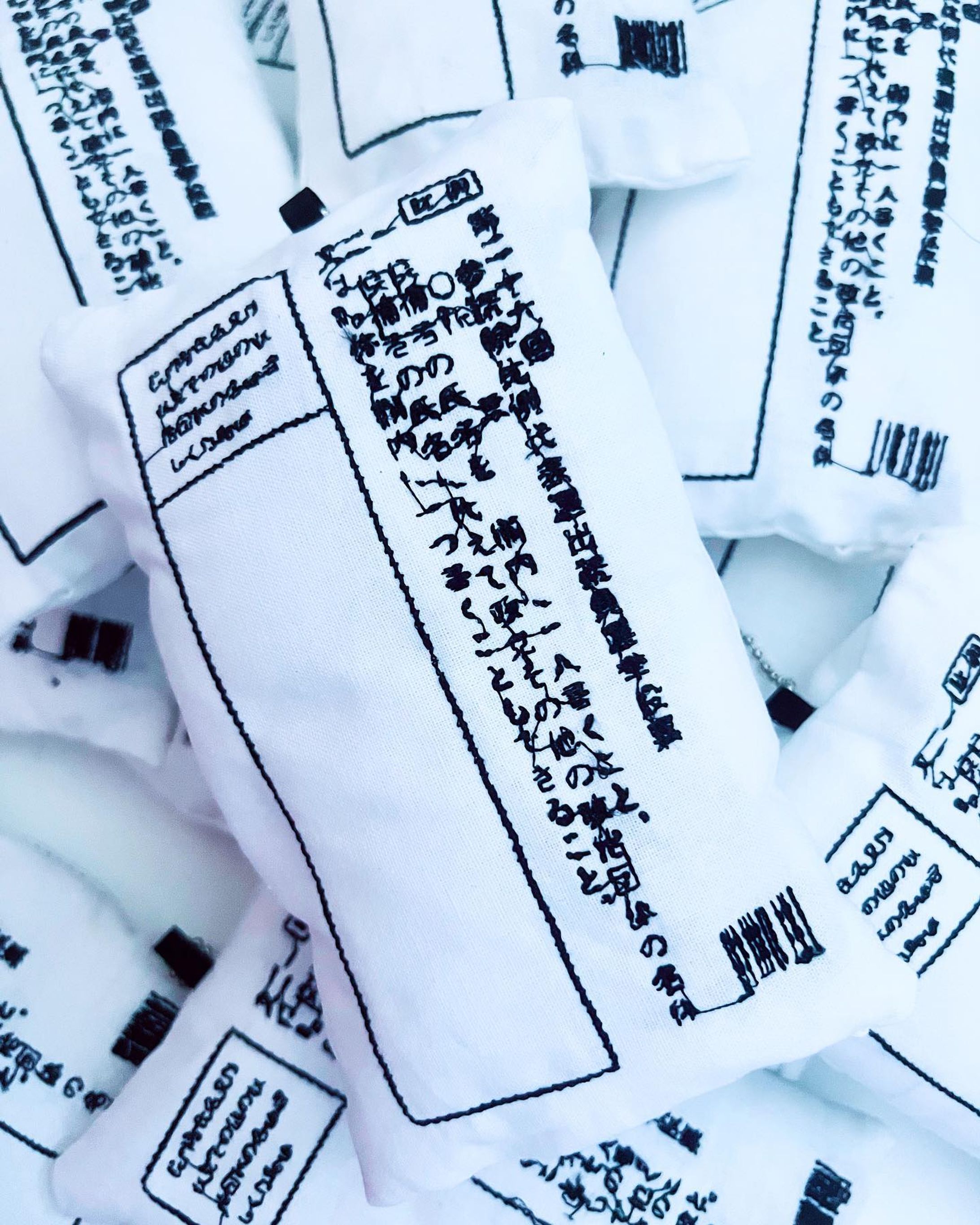 投票用紙のぬいぐるみ
¥5,000+tax

7/20まで大阪中崎町のSUNABAギャラリーにて展示中

 #art #artwork #instaart #digitalfabrication #instaartwork  #myart #myartwork #vaporwaveart  #embroidery #vaporwave #futurism #futuristic #futuristicart #creator #retrofuture #SF #アート  #オブジェ #展覧会 #刺繍 #グループ展 #シュール #ぬいぐるみ #もちもち #選挙 #投票-1