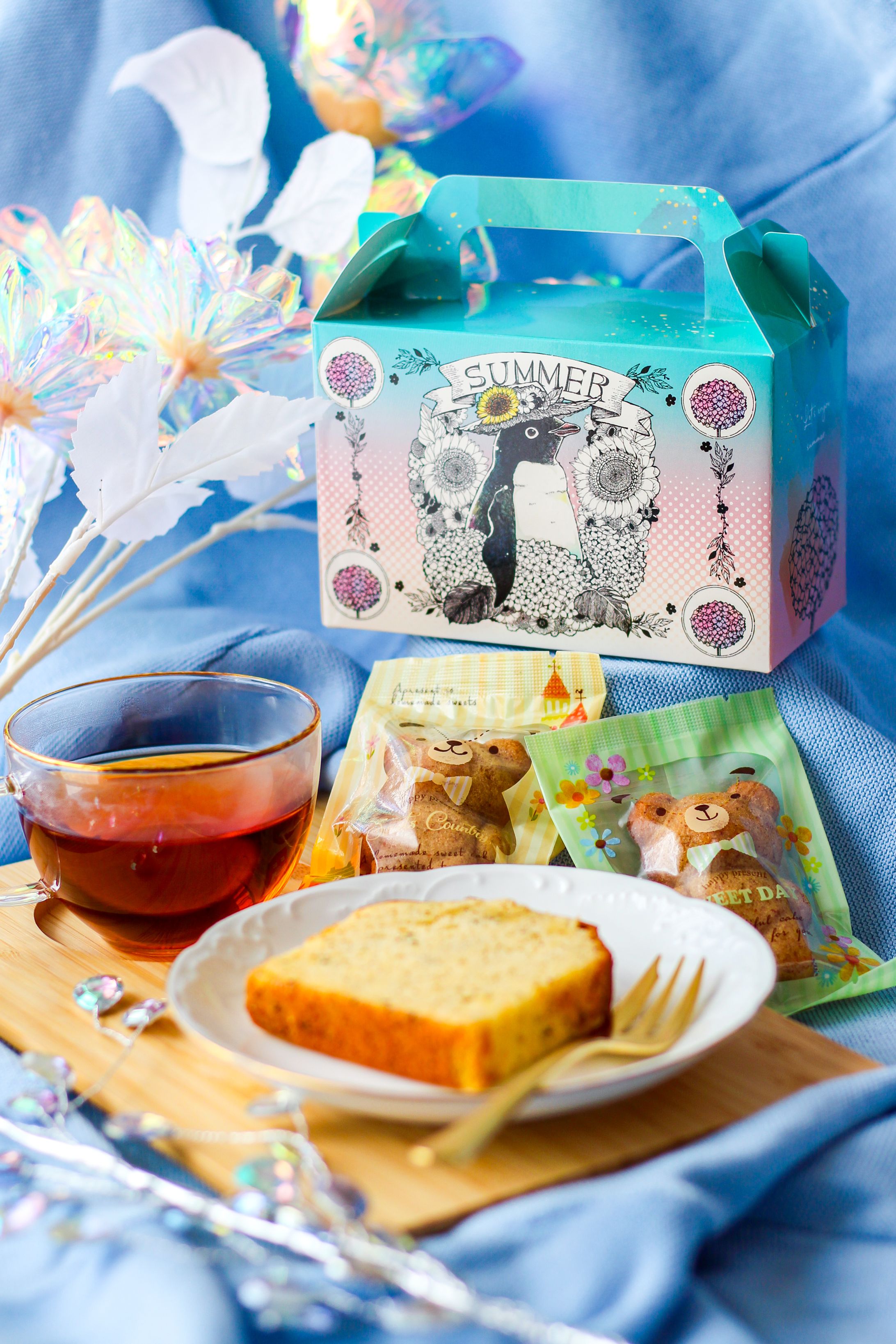 Penguin & Hydrangea - gift box-1