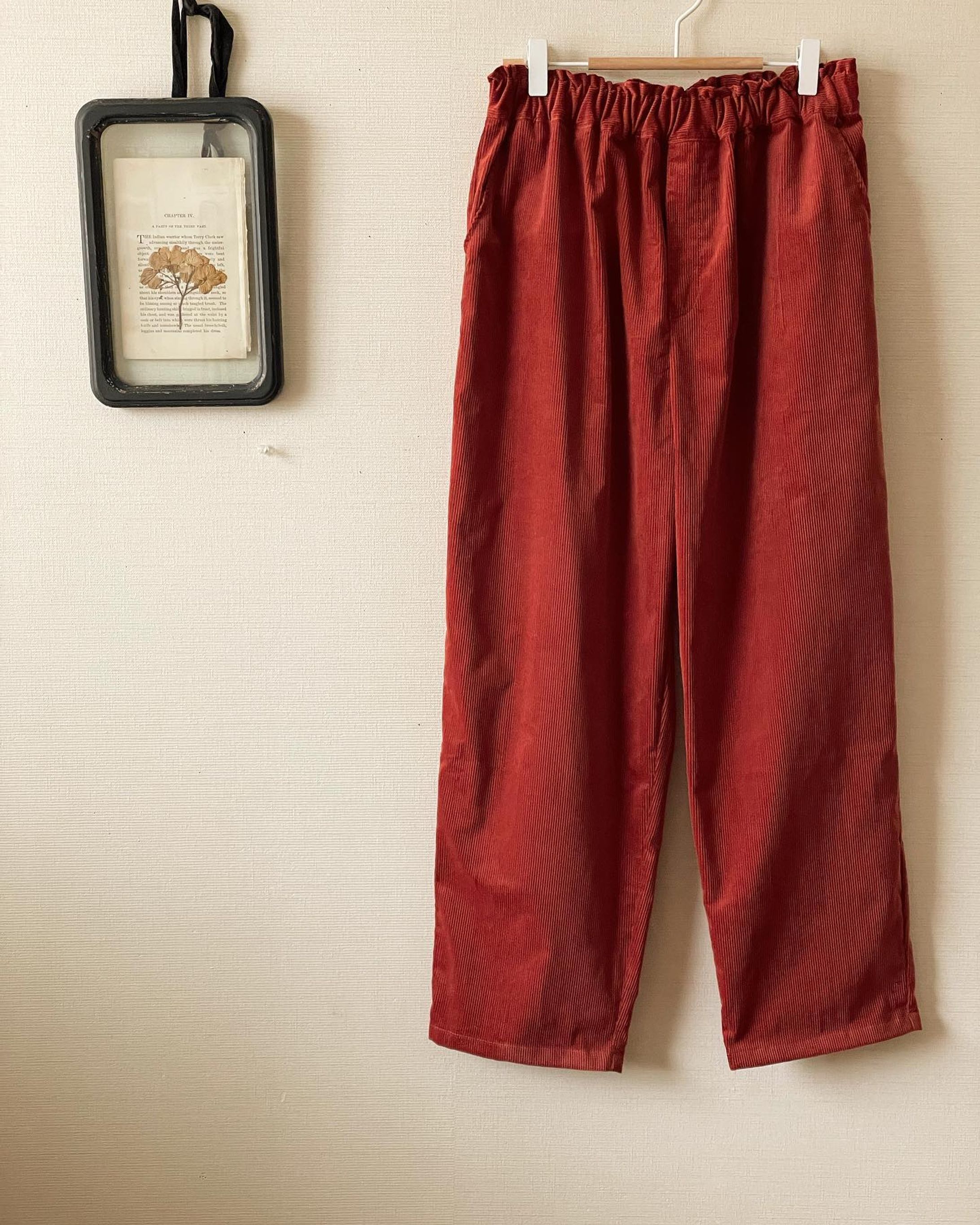 冬といえば
コーデュロイ
触れるだけでも暖かいですよね。
赤過ぎない
ちょっとオレンジ系の赤コーデュロイ
お持ちします。
#ヒミツノマルシェ
#ソーイング
#大人服
#ナチュラル
#おきがくらぶ-1