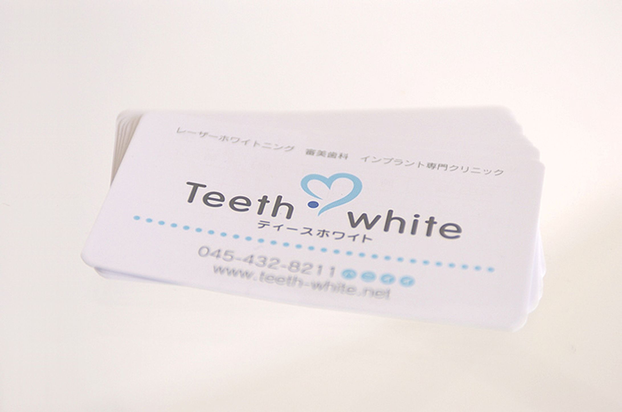 Teeth white横：診察券-1