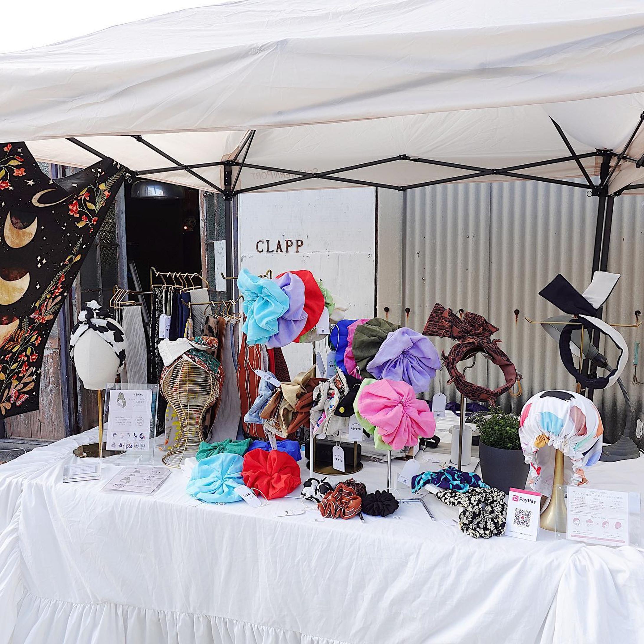 神奈川県寒川町での出店の様子です🏕

次回は8/7（sun）
鎌倉プリンスホテル
@summer_vacances_jp 
出店させいただきます🪸

今月の新作は鎌倉プリンスホテルさんでの出店までに完売してしまうと思うので、新しいデザインでご用意させていただく予定です！

是非楽しみしていて下さいね😉

✦ ✦ ✦ ✦ ✦ ✦ ✦ ✦ ✦ ✦ ✦ ✦ ✦ ✦ ✦

〰️𝑸 𝑷 𝑷 𝑨®︎ キュッパ〰️
𓇼𝑯𝒂𝒊𝒓 𝒄𝒂𝒓𝒆 𝒂𝒄𝒄𝒆𝒔𝒔𝒐𝒓𝒊𝒆𝒔湘南茅ヶ崎

🌿日々のビューティケアをおしゃれにラクに

҉  着せ替えワイヤーターバン
҉  国産洗えるシルクのナイトキャップ
҉  シュシュetc...

♥ 大人の身だしなみを簡単に整える
♥ 時短でおしゃれしたい方
♥ 使い心地の良いヘアアクセサリー
♥お子様用ナイトキャップをお探しの方
♥ 上質で永く使えるモノが良い
♥ 少し変わったプレゼントをお探しの方（プレゼント梱包無料です。）

🛒オンラインショップはプロフィールからご覧下さい。
🛍Creema＆minne で販売中
“QPPA®︎”で検索お願いします。

当店のナイトキャップは
兵庫県姫路市花田町上原田170-1
@emcafe
にてお取り扱いしております。

 ✦ ✦ ✦ ✦ ✦ ✦ ✦ ✦ ✦ ✦ ✦ ✦ ✦ ✦

#キュッパ #着せ替えターバン #着せ替えターバン #ヨガ#ヨガウェア#ターバンアレンジ #ターバン #ターバンヘア #ターバンコーデ #ヘアアレンジ #ヘアアクセサリー #ヘアアクセ #ヘアバンド#海 #湘南スタイル  #茅ヶ崎 #ヘアケアグッズ #時短ヘアアレンジ #ワイヤーターバン #ミニマルライフ#creema#minne#時短おしゃれ#大人の身だしなみ#ナイトキャップ#お子様ナイトキャップ#時短#コスパ#ヘアケア #shonan#shonanlife-1