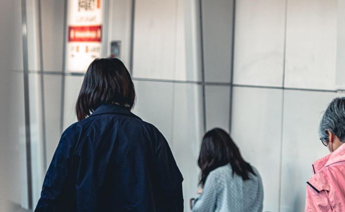 .
🍞
.
.
(at. #osakametro )
.
#streetsnap #japan_daytime_view
#streetphotography #streetshootjapan #urbanandstreet #streetclassics #streetactivity #street_photo_daily
#street_incity #streetview #streetleaks #streetlife #streetartjaponism #best_moments_street #japancityblues 
#路地裏 #スナップ写真
#ファインダー越しの私の世界 #写真好きな人と繋がりたい
#大阪 #大阪観光 #osakajapan  #osakatrip