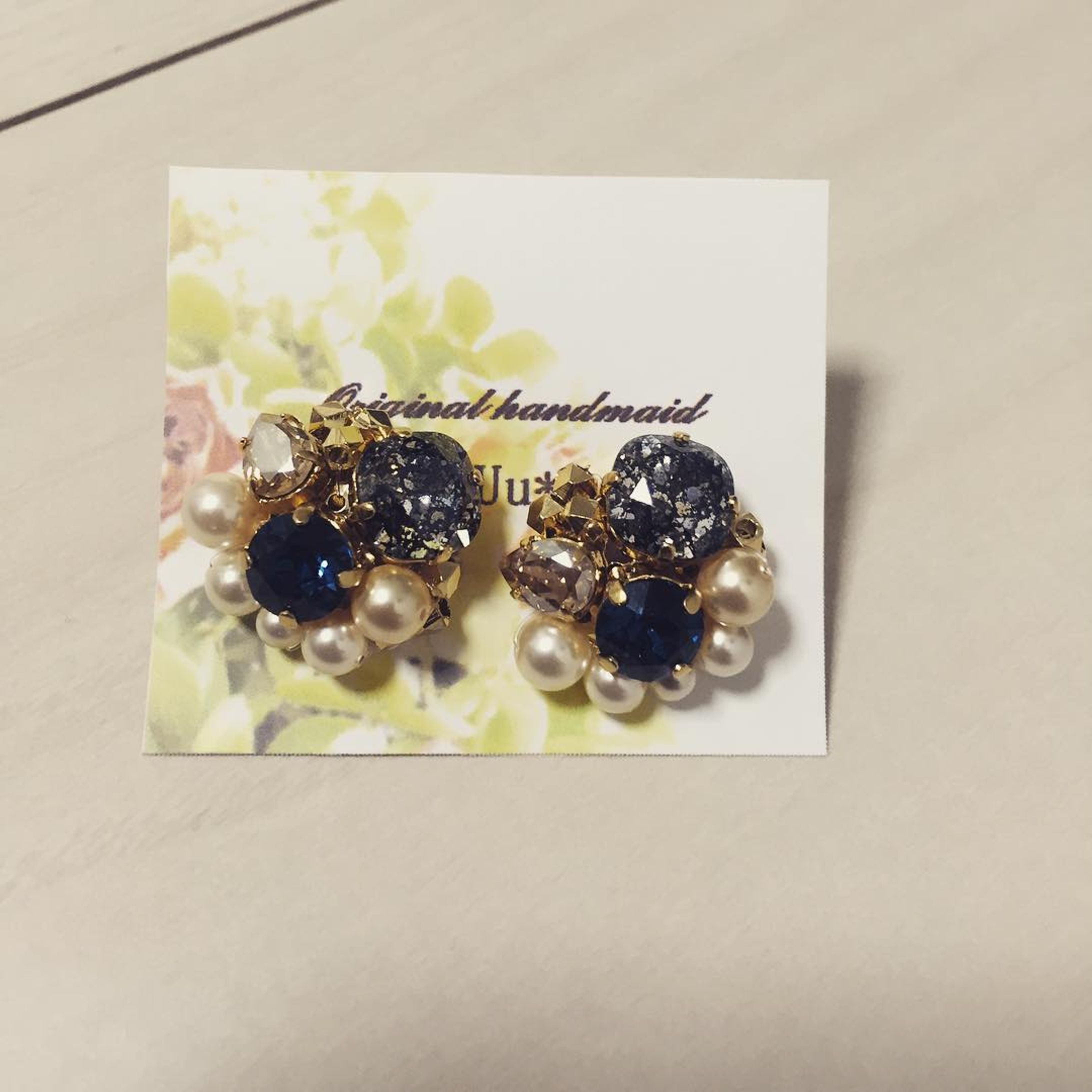 .
あつきちからのオーダー品♡
無事届いて安心♪( ´▽｀)
・
ネイビーのドレスに合わせた
二次会用ピアス♡
・
ドレスとあったらいいなっ♡
またのオーダーお待ちしております！笑
#ハンドメイド#ハンドメイドアクセサリー#ハンドメイドアクセサリーピアス#handmade and#handmadeaccessories#pierce#ピアス#イヤリング#スワロ#パール#ネイビー#結婚式二次会#パーティ#yUu#オーダー品#オーダーお受け致します-1