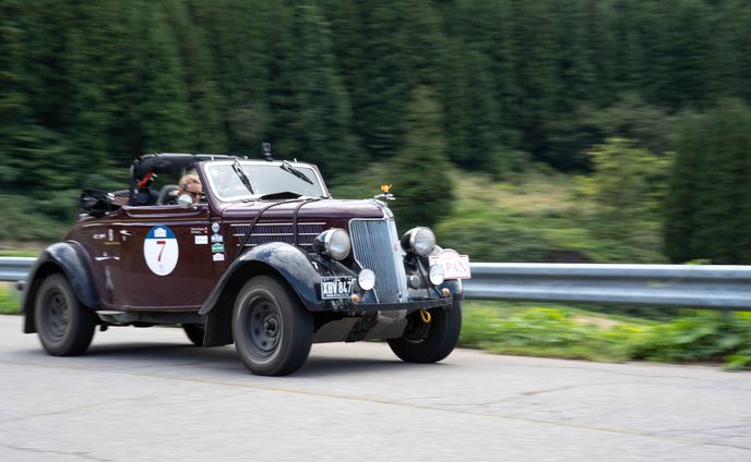 クラシックカーツアー