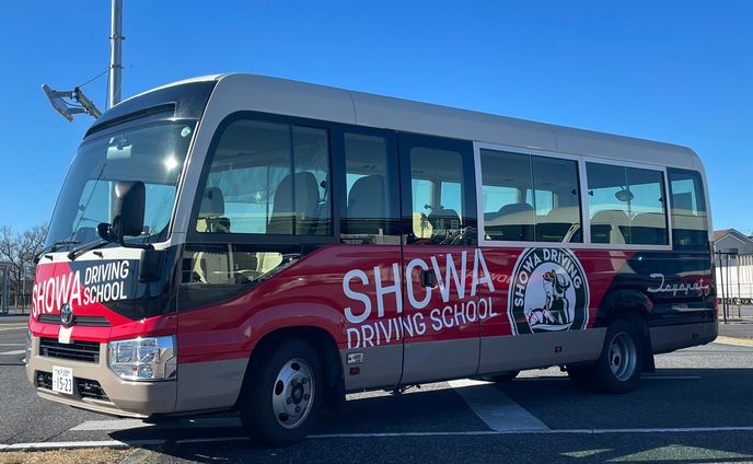 送迎バスラッピングデザイン・施工