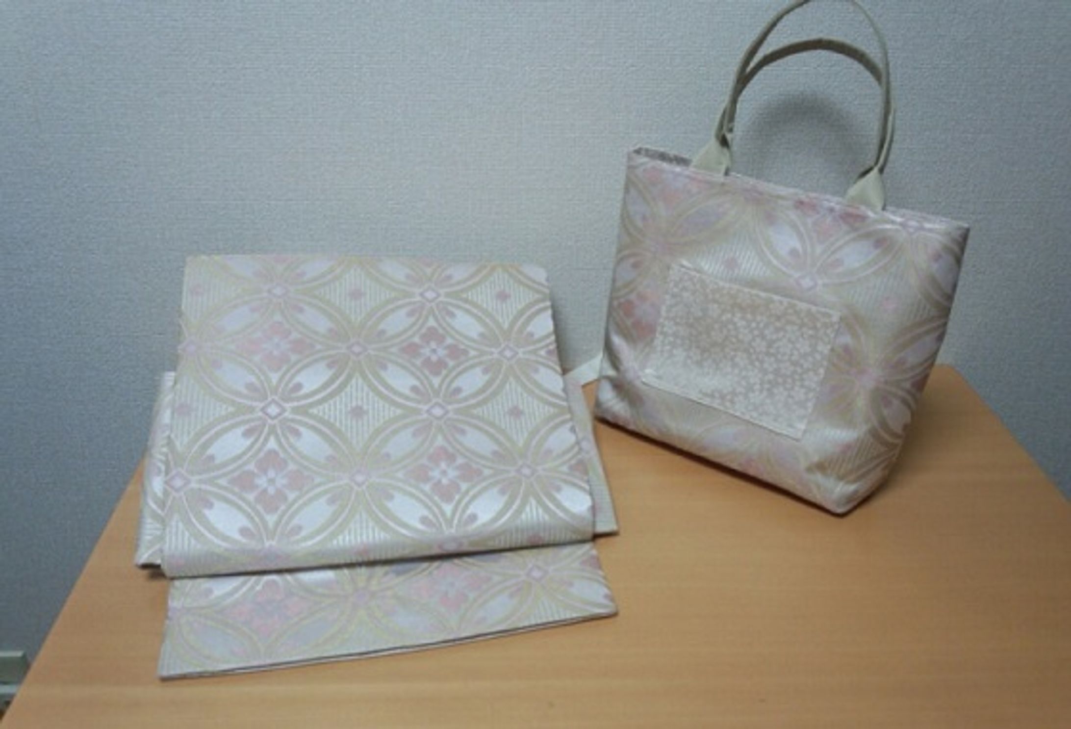 帯でハンドバッグ-1