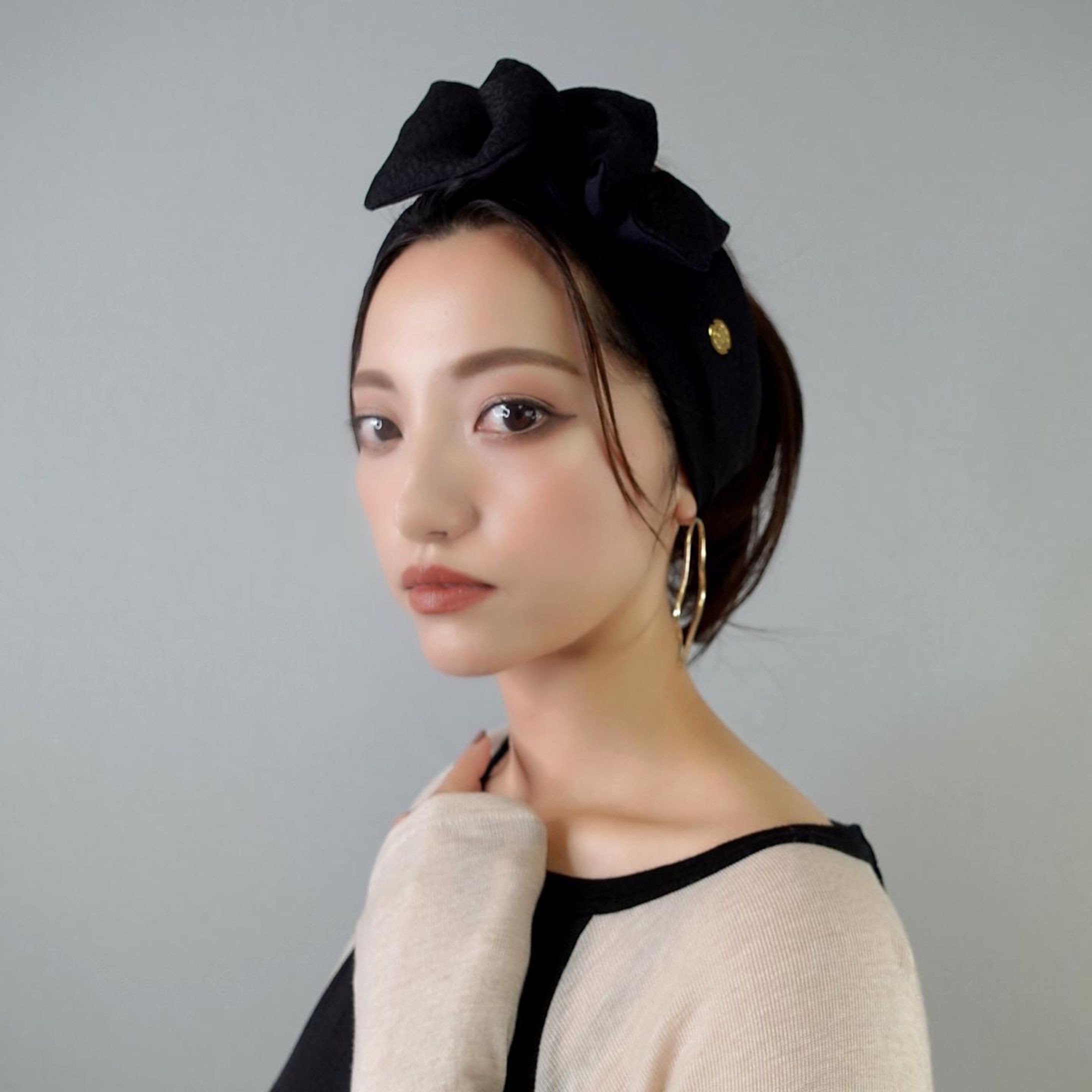 大変ご好評いただいている、シルクのQPPA®︎カバー🕊

QPPA®︎は上質・上品で簡単・ラクなおしゃれを提供したいと思っております☺️

シルクのカバーはQPPA®︎を代表するデザインになりつつあります＾＾

お色違いでベージュシルクや、シルクシリーズのセット（オリジナル巾着付）のご用意もありますので是非
チェックしてみて下さいね🤍

.
.
.
.
ターバンのご購入は🐚🛍
🔸以下のInstagramプロフィールリンク
@qppa.ii 
@ii_mnm_lp

🔸Creema 🔎QPPAで出てきます
🔸minne 🔎QPPAで出てきます
💌ご購入方法が分からない場合はDMにてお尋ね下さい♡

.
.
.
.

#キュッパ #着せ替えターバン#エスニック  #popupshop  #着せ替えターバン #日本製 #madeinjapan  #ターバンアレンジ #ターバン #ターバンヘア #ターバンコーデ #ヘアアレンジ #ヘアアクセサリー #ヘアアクセ #ヘアバンド#海#湘南 #イタリア製-1