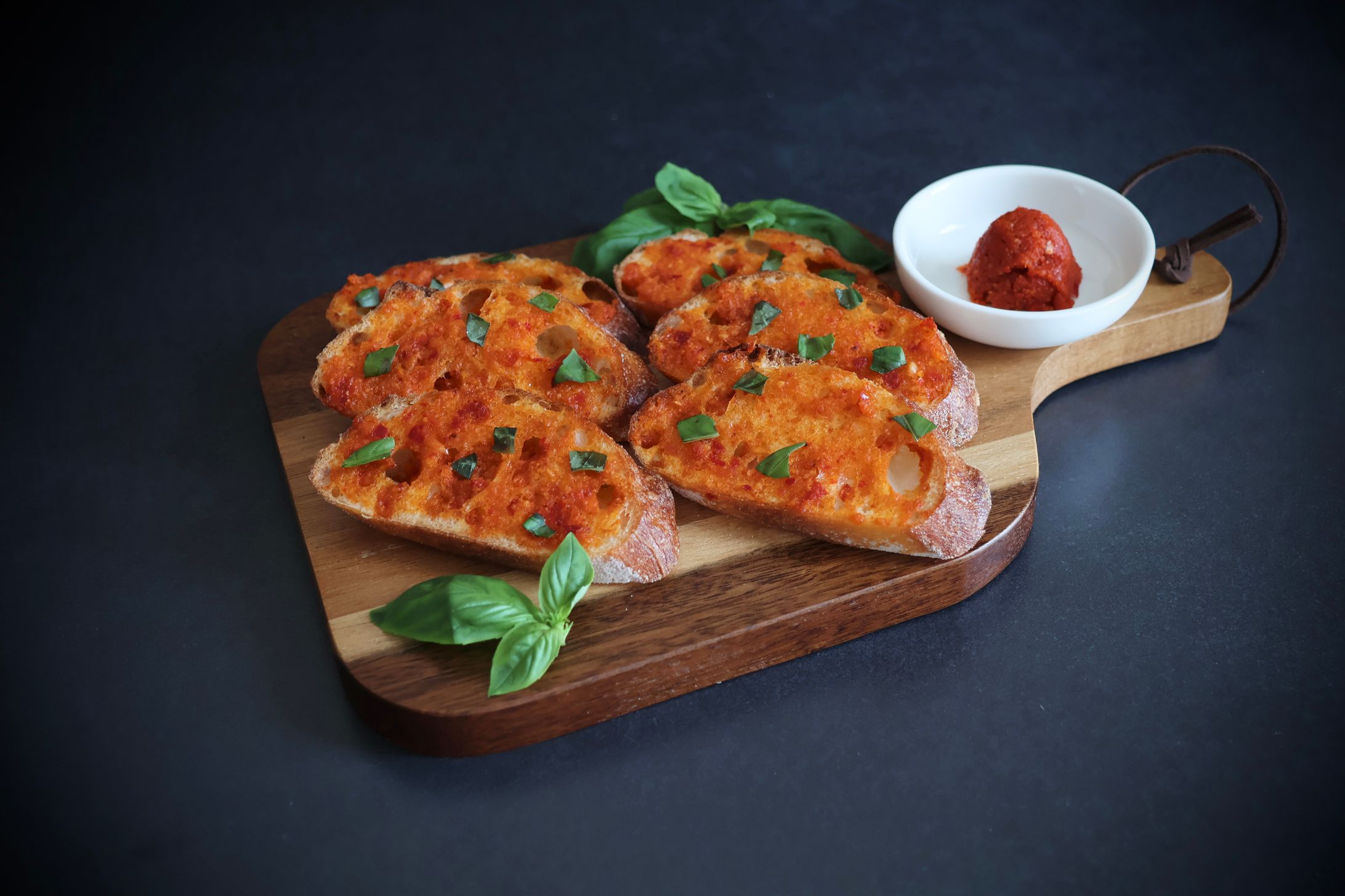 赤いガーリックトースト-1