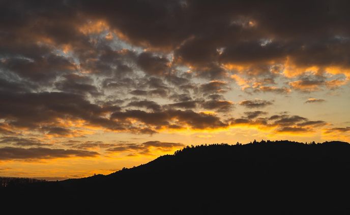 【2023年のご挨拶】
明けましておめでとう御座います🎍
昨年お世話になった全ての皆様、
ありがとうございます。

今年もさらに宜しくお願い致します。
そして、どんな新たな出会いがあるか、非常に楽しみにしております。

初日の出を撮りに若草山へ行って来ました。
その際の写真を。
年初めに良い写真が撮れました。

.
.
#α7ⅲ  #写真好きな人と繋がりたい
#写真撮ってる人と繋がりたい　#カメラ好きな人と繋がりたい
#ファインダー越しの私の世界　#キリトリセカイ
#ダレカニミセタイケシキ　#tokyocameraclub
#IGersJP #ig_japan #team_jp_ #Lovers_Nippon
#art_of_japan_ #bestjapanpics 
#ig_phos #love_bestjapan
#初日の出 #マジックアワー #若草山 
#2023